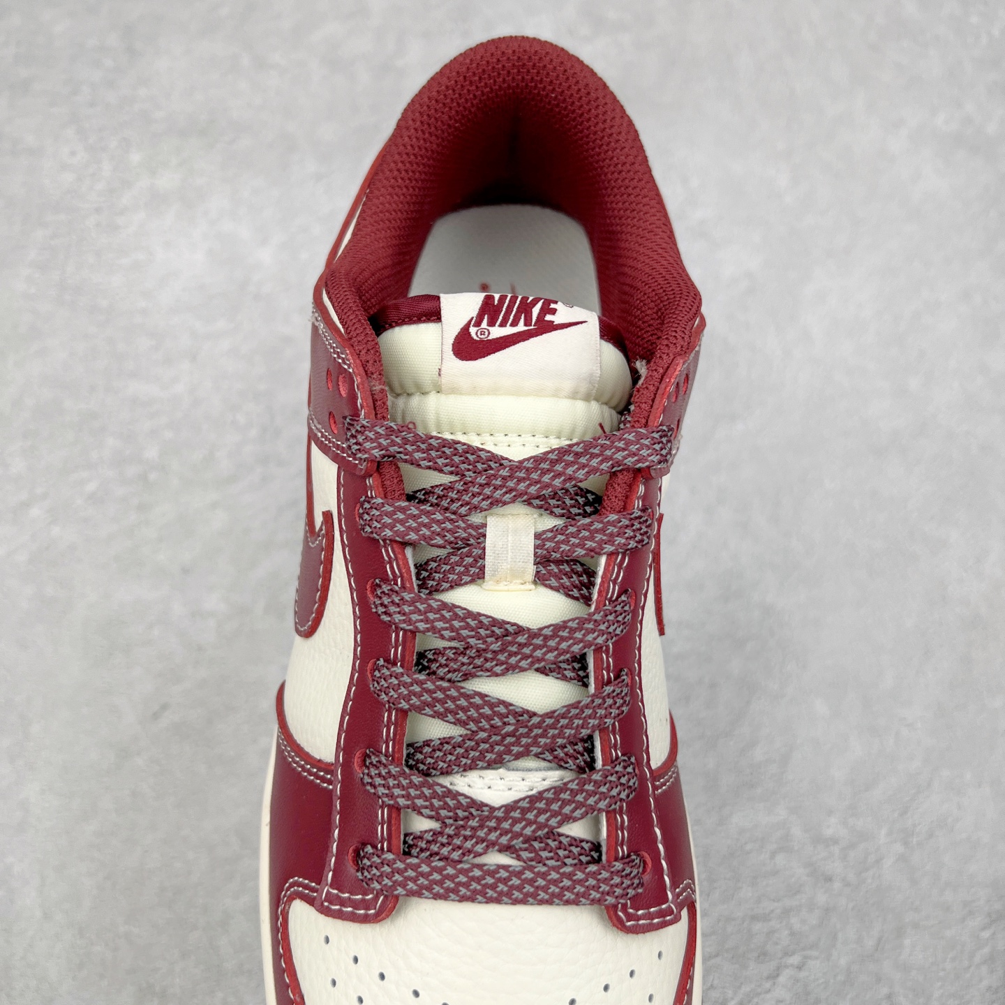 图片[5]-NK Dunk Low 定制配色 BB9898-001 大厂出品 极力推荐 原装头层材料 独家版型蒸餾加工帶來的是更好的视觉和脚感体验大厂纯原品质出货 清洁度 电绣工艺 皮料切割干净无任何毛边 细节完美 实拍调校N版已经零色差零失真 百分百还原实物色彩所见即所得 不存在货不对板色差等低级问题 选购参考实物拍摄 不混卖不参货 只用心做好货严格选品 承诺混一赔十 尺码：36 36.5 37.5 38 38.5 39 40 40.5 41 42 42.5 43 44 44.5 45-选品中心