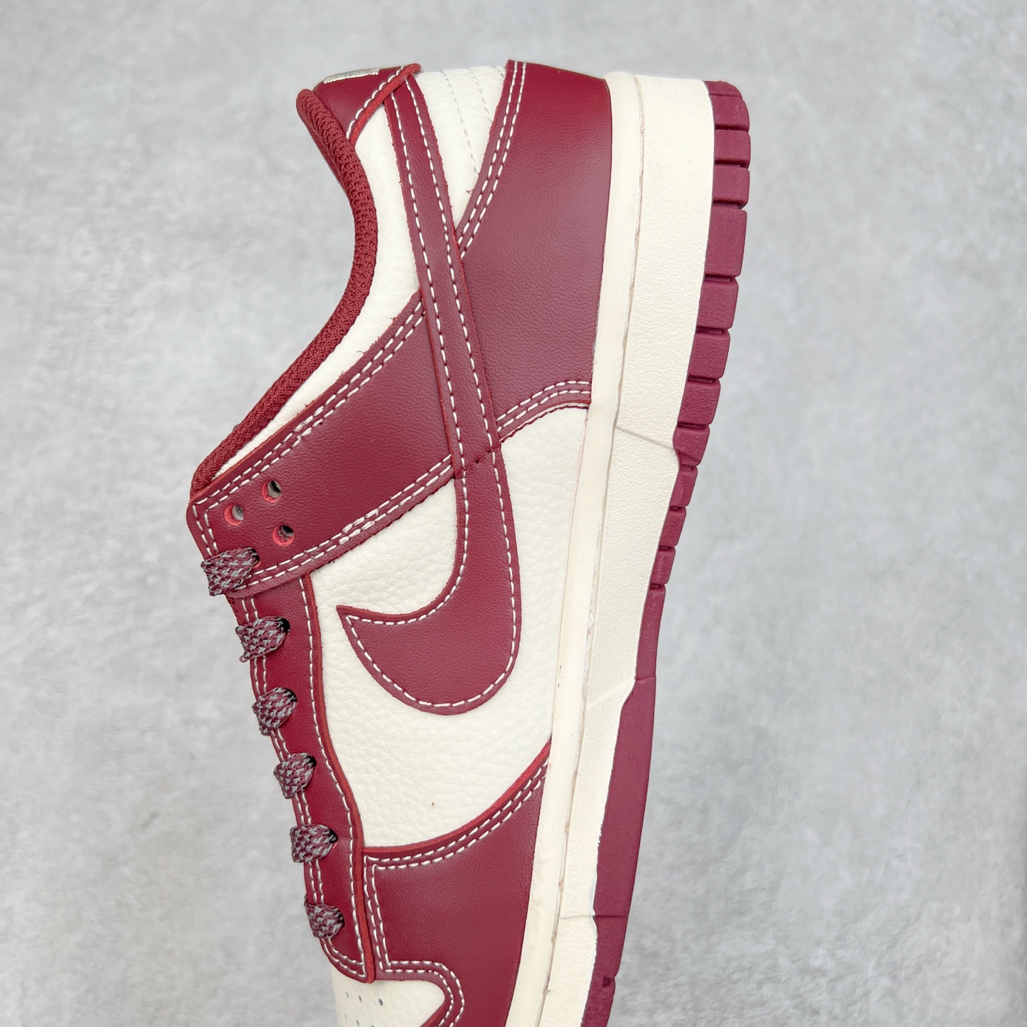 图片[7]-NK Dunk Low 定制配色 BB9898-001 大厂出品 极力推荐 原装头层材料 独家版型蒸餾加工帶來的是更好的视觉和脚感体验大厂纯原品质出货 清洁度 电绣工艺 皮料切割干净无任何毛边 细节完美 实拍调校N版已经零色差零失真 百分百还原实物色彩所见即所得 不存在货不对板色差等低级问题 选购参考实物拍摄 不混卖不参货 只用心做好货严格选品 承诺混一赔十 尺码：36 36.5 37.5 38 38.5 39 40 40.5 41 42 42.5 43 44 44.5 45-选品中心