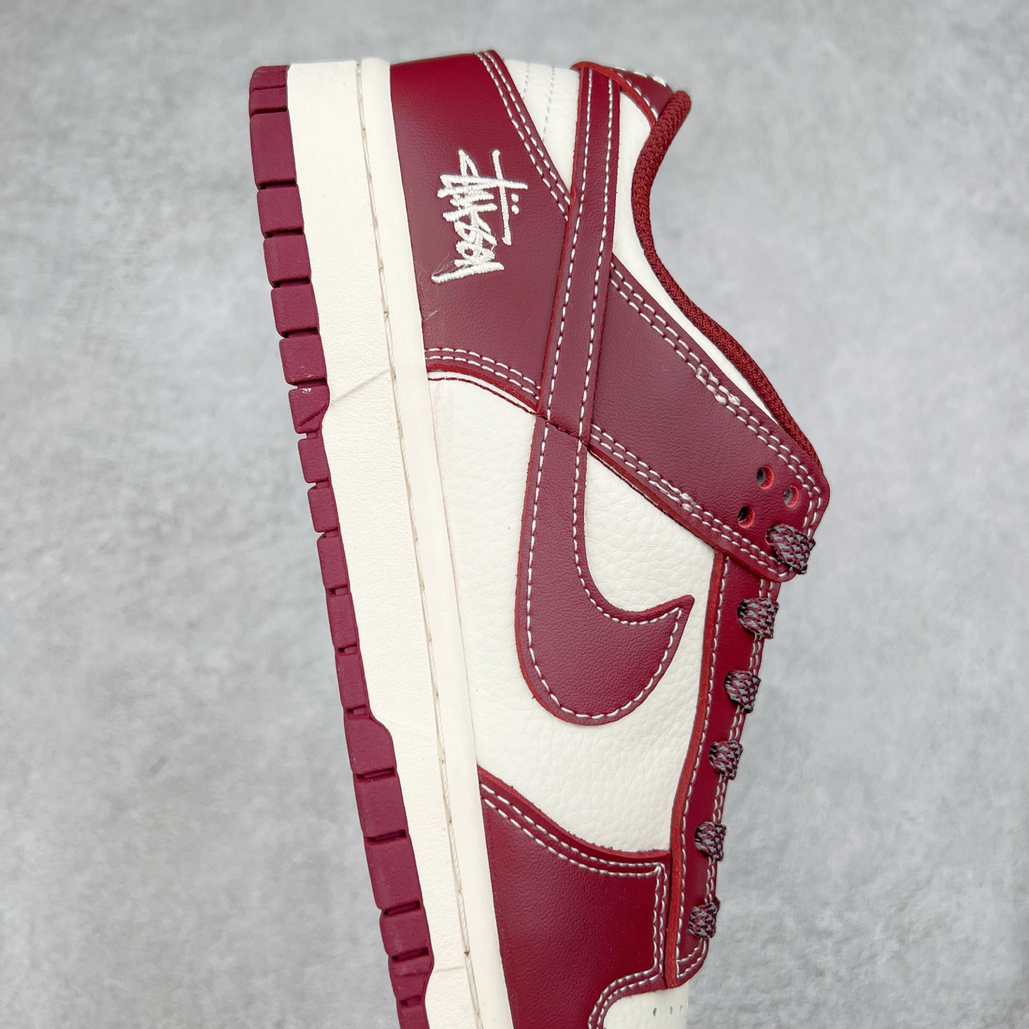 图片[6]-NK Dunk Low 定制配色 BB9898-001 大厂出品 极力推荐 原装头层材料 独家版型蒸餾加工帶來的是更好的视觉和脚感体验大厂纯原品质出货 清洁度 电绣工艺 皮料切割干净无任何毛边 细节完美 实拍调校N版已经零色差零失真 百分百还原实物色彩所见即所得 不存在货不对板色差等低级问题 选购参考实物拍摄 不混卖不参货 只用心做好货严格选品 承诺混一赔十 尺码：36 36.5 37.5 38 38.5 39 40 40.5 41 42 42.5 43 44 44.5 45-选品中心