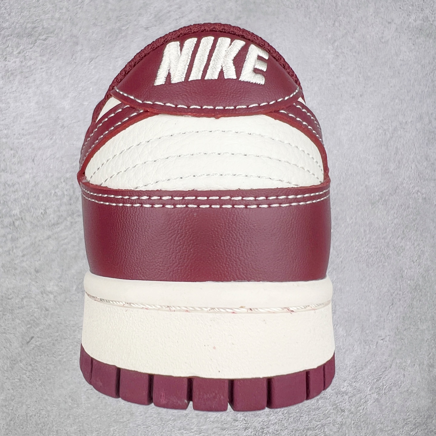 图片[8]-NK Dunk Low 定制配色 BB9898-001 大厂出品 极力推荐 原装头层材料 独家版型蒸餾加工帶來的是更好的视觉和脚感体验大厂纯原品质出货 清洁度 电绣工艺 皮料切割干净无任何毛边 细节完美 实拍调校N版已经零色差零失真 百分百还原实物色彩所见即所得 不存在货不对板色差等低级问题 选购参考实物拍摄 不混卖不参货 只用心做好货严格选品 承诺混一赔十 尺码：36 36.5 37.5 38 38.5 39 40 40.5 41 42 42.5 43 44 44.5 45-选品中心