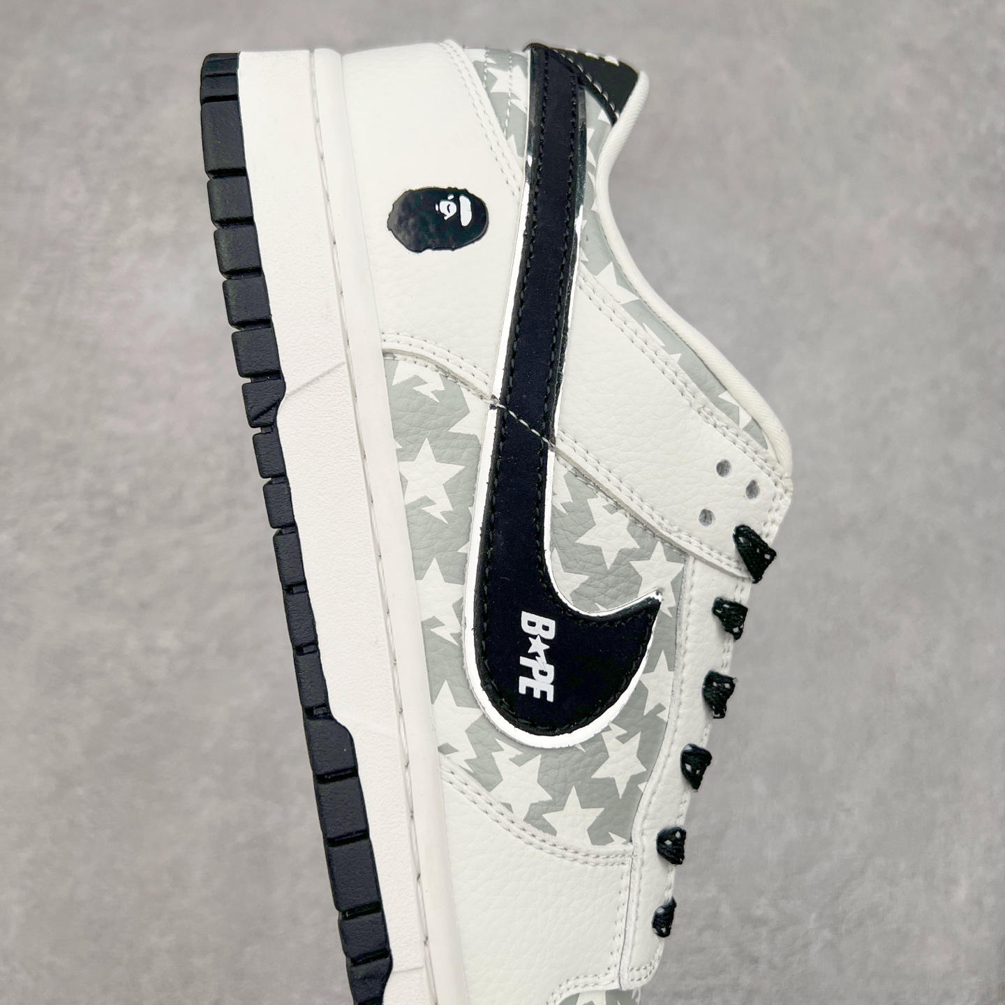 图片[6]-NK Dunk Low 定制配色 CS1688-104 大厂出品 极力推荐 原装头层材料 独家版型蒸餾加工帶來的是更好的视觉和脚感体验大厂纯原品质出货 清洁度 电绣工艺 皮料切割干净无任何毛边 细节完美 实拍调校N版已经零色差零失真 百分百还原实物色彩所见即所得 不存在货不对板色差等低级问题 选购参考实物拍摄 不混卖不参货 只用心做好货严格选品 承诺混一赔十 尺码：36 36.5 37.5 38 38.5 39 40 40.5 41 42 42.5 43 44 44.5 45-选品中心