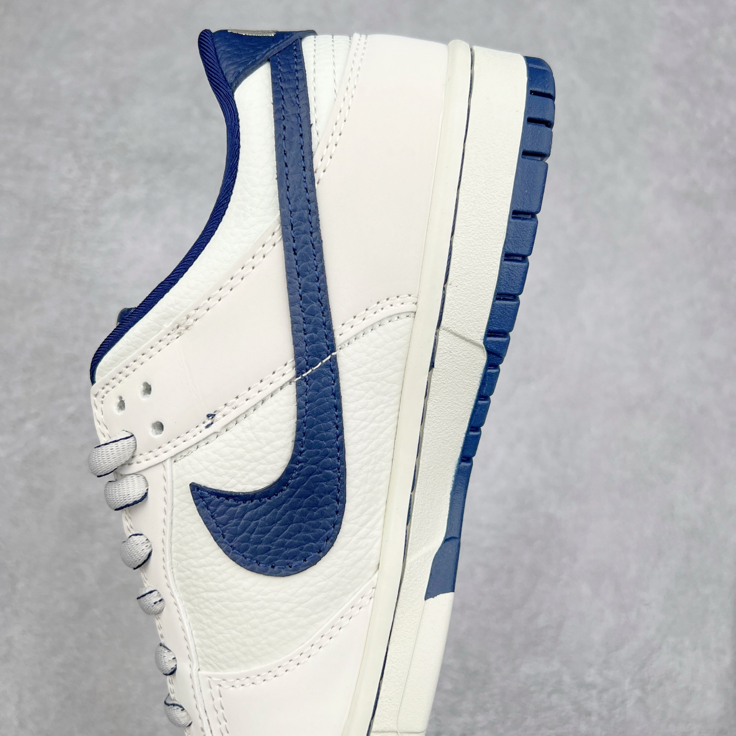 图片[7]-NK Dunk Low 定制配色 SC9207-402 大厂出品 极力推荐 原装头层材料 独家版型蒸餾加工帶來的是更好的视觉和脚感体验大厂纯原品质出货 清洁度 电绣工艺 皮料切割干净无任何毛边 细节完美 实拍调校N版已经零色差零失真 百分百还原实物色彩所见即所得 不存在货不对板色差等低级问题 选购参考实物拍摄 不混卖不参货 只用心做好货严格选品 承诺混一赔十 尺码：36 36.5 37.5 38 38.5 39 40 40.5 41 42 42.5 43 44 44.5 45-选品中心