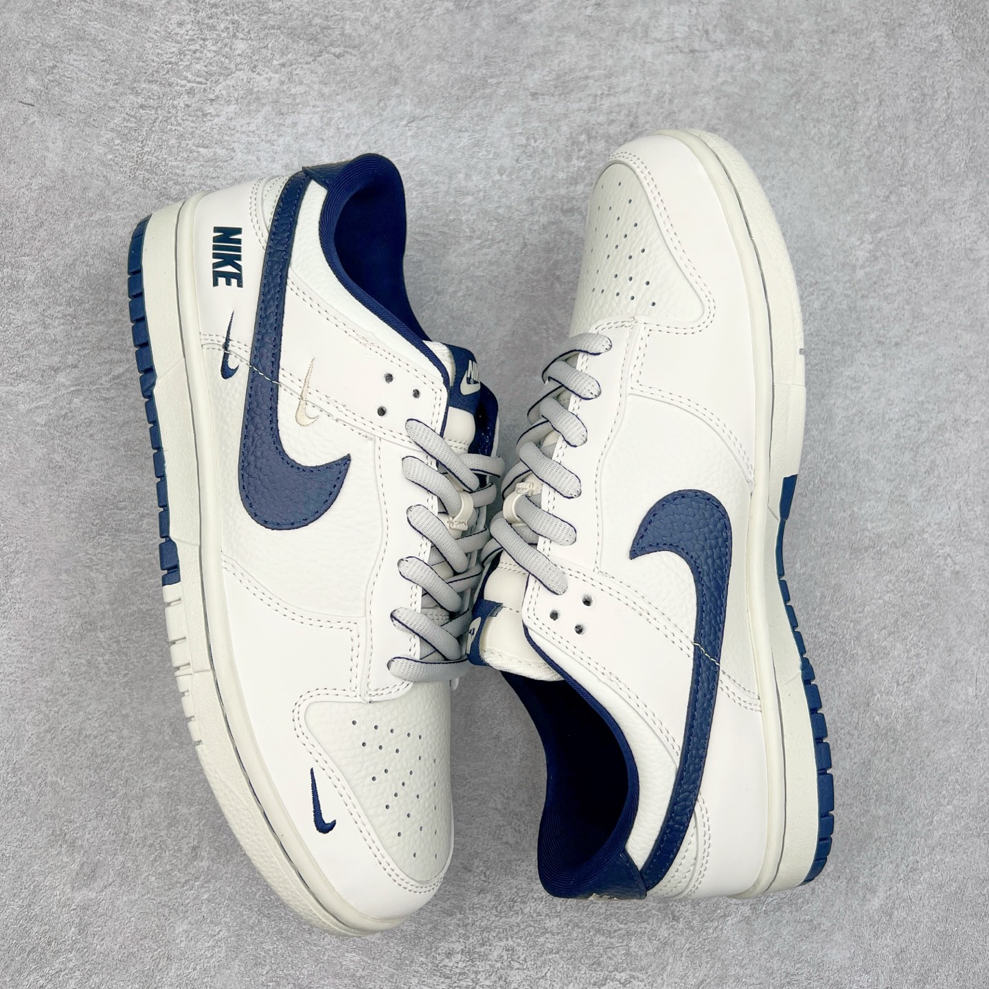 图片[3]-NK Dunk Low 定制配色 SC9207-402 大厂出品 极力推荐 原装头层材料 独家版型蒸餾加工帶來的是更好的视觉和脚感体验大厂纯原品质出货 清洁度 电绣工艺 皮料切割干净无任何毛边 细节完美 实拍调校N版已经零色差零失真 百分百还原实物色彩所见即所得 不存在货不对板色差等低级问题 选购参考实物拍摄 不混卖不参货 只用心做好货严格选品 承诺混一赔十 尺码：36 36.5 37.5 38 38.5 39 40 40.5 41 42 42.5 43 44 44.5 45-选品中心