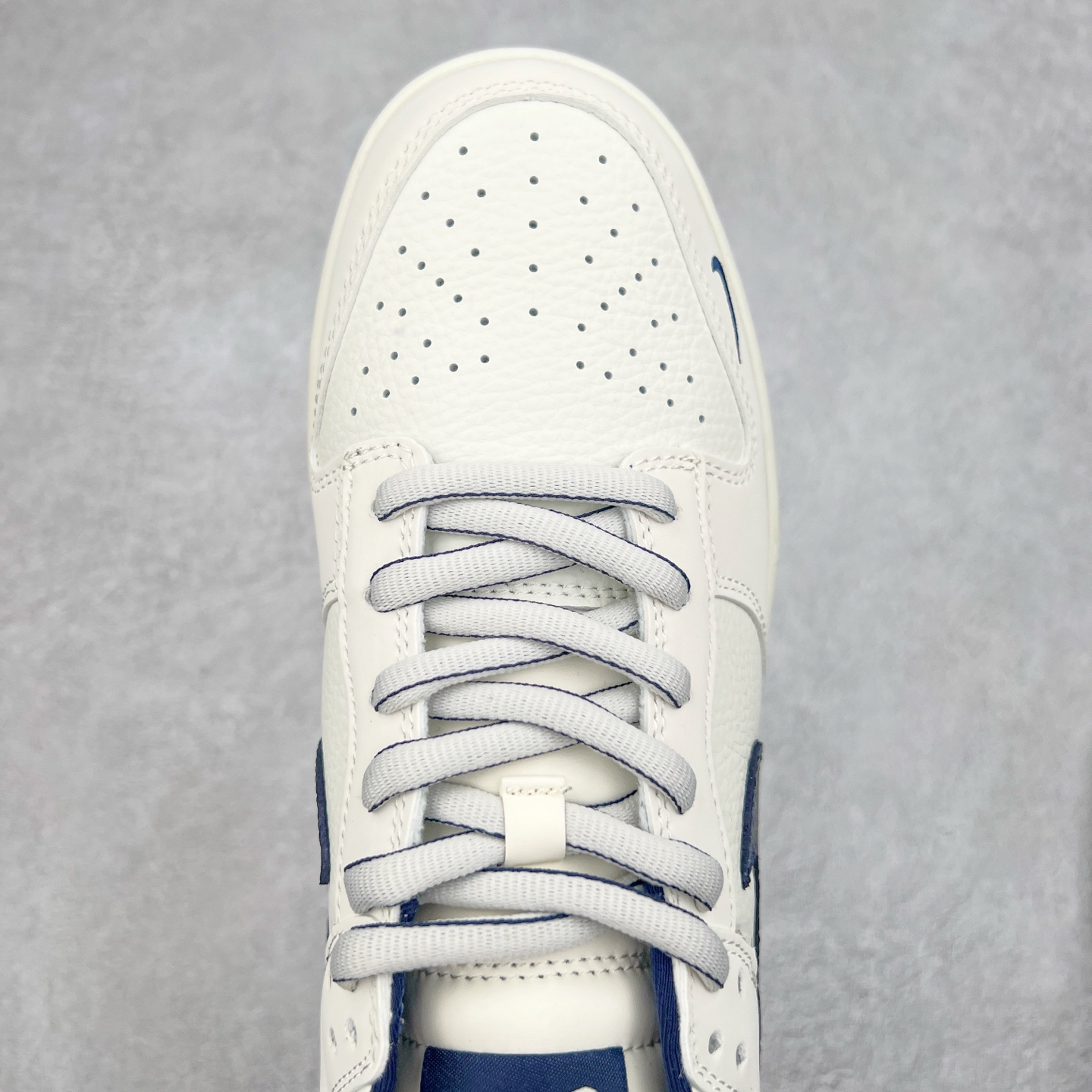 图片[4]-NK Dunk Low 定制配色 SC9207-402 大厂出品 极力推荐 原装头层材料 独家版型蒸餾加工帶來的是更好的视觉和脚感体验大厂纯原品质出货 清洁度 电绣工艺 皮料切割干净无任何毛边 细节完美 实拍调校N版已经零色差零失真 百分百还原实物色彩所见即所得 不存在货不对板色差等低级问题 选购参考实物拍摄 不混卖不参货 只用心做好货严格选品 承诺混一赔十 尺码：36 36.5 37.5 38 38.5 39 40 40.5 41 42 42.5 43 44 44.5 45-选品中心