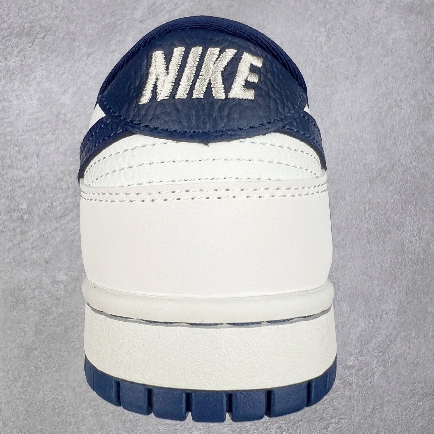 图片[8]-NK Dunk Low 定制配色 SC9207-402 大厂出品 极力推荐 原装头层材料 独家版型蒸餾加工帶來的是更好的视觉和脚感体验大厂纯原品质出货 清洁度 电绣工艺 皮料切割干净无任何毛边 细节完美 实拍调校N版已经零色差零失真 百分百还原实物色彩所见即所得 不存在货不对板色差等低级问题 选购参考实物拍摄 不混卖不参货 只用心做好货严格选品 承诺混一赔十 尺码：36 36.5 37.5 38 38.5 39 40 40.5 41 42 42.5 43 44 44.5 45-选品中心