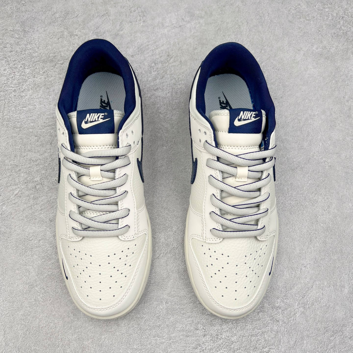 图片[2]-NK Dunk Low 定制配色 SC9207-402 大厂出品 极力推荐 原装头层材料 独家版型蒸餾加工帶來的是更好的视觉和脚感体验大厂纯原品质出货 清洁度 电绣工艺 皮料切割干净无任何毛边 细节完美 实拍调校N版已经零色差零失真 百分百还原实物色彩所见即所得 不存在货不对板色差等低级问题 选购参考实物拍摄 不混卖不参货 只用心做好货严格选品 承诺混一赔十 尺码：36 36.5 37.5 38 38.5 39 40 40.5 41 42 42.5 43 44 44.5 45-选品中心