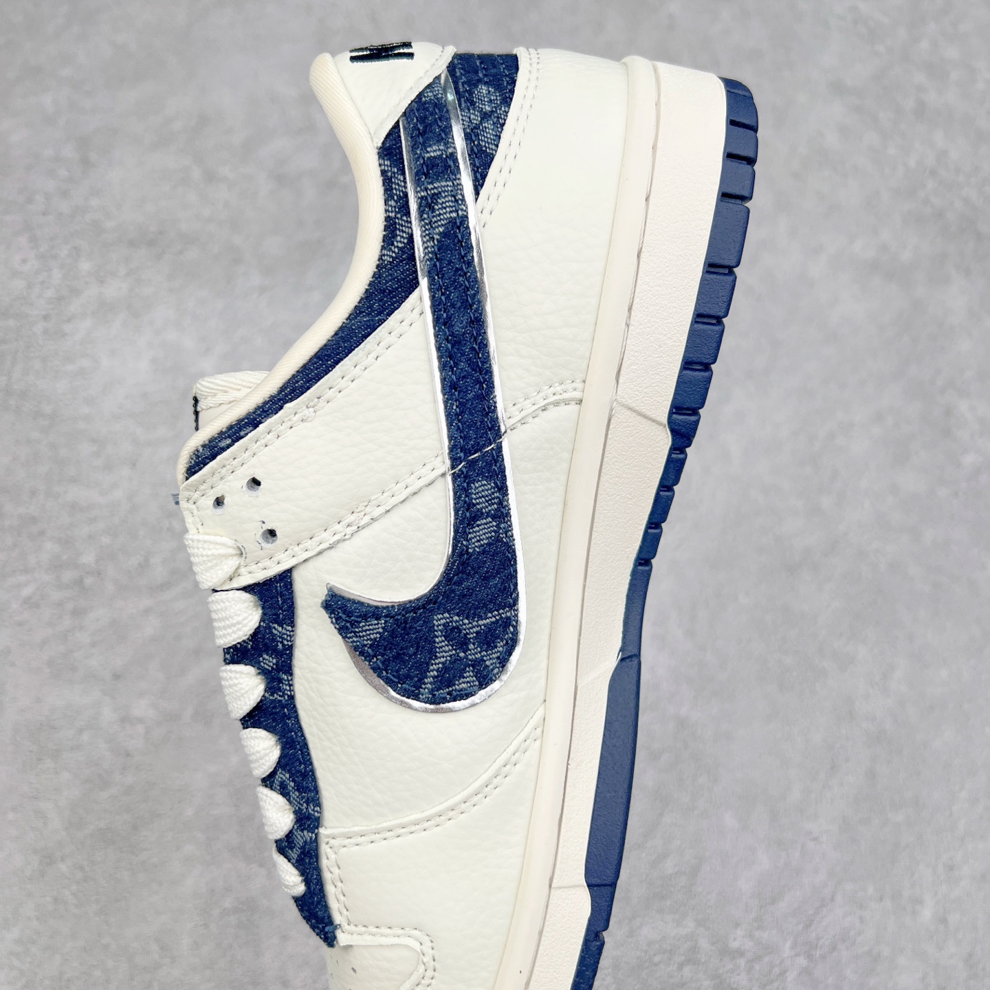 图片[7]-NK Dunk Low 定制配色 XB3802-360 大厂出品 极力推荐 原装头层材料 独家版型蒸餾加工帶來的是更好的视觉和脚感体验大厂纯原品质出货 清洁度 电绣工艺 皮料切割干净无任何毛边 细节完美 实拍调校N版已经零色差零失真 百分百还原实物色彩所见即所得 不存在货不对板色差等低级问题 选购参考实物拍摄 不混卖不参货 只用心做好货严格选品 承诺混一赔十 尺码：36 36.5 37.5 38 38.5 39 40 40.5 41 42 42.5 43 44 44.5 45-选品中心