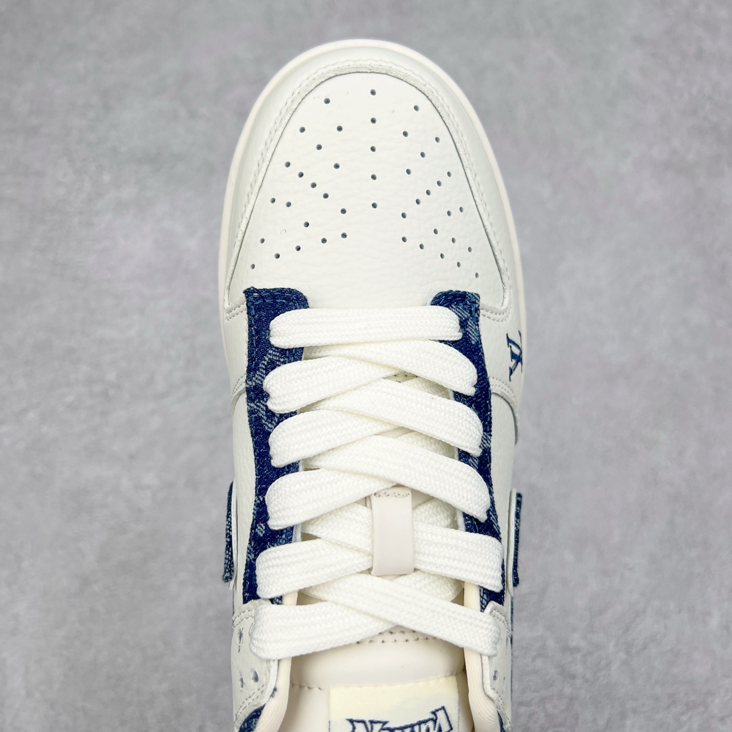 图片[4]-NK Dunk Low 定制配色 XB3802-360 大厂出品 极力推荐 原装头层材料 独家版型蒸餾加工帶來的是更好的视觉和脚感体验大厂纯原品质出货 清洁度 电绣工艺 皮料切割干净无任何毛边 细节完美 实拍调校N版已经零色差零失真 百分百还原实物色彩所见即所得 不存在货不对板色差等低级问题 选购参考实物拍摄 不混卖不参货 只用心做好货严格选品 承诺混一赔十 尺码：36 36.5 37.5 38 38.5 39 40 40.5 41 42 42.5 43 44 44.5 45-选品中心