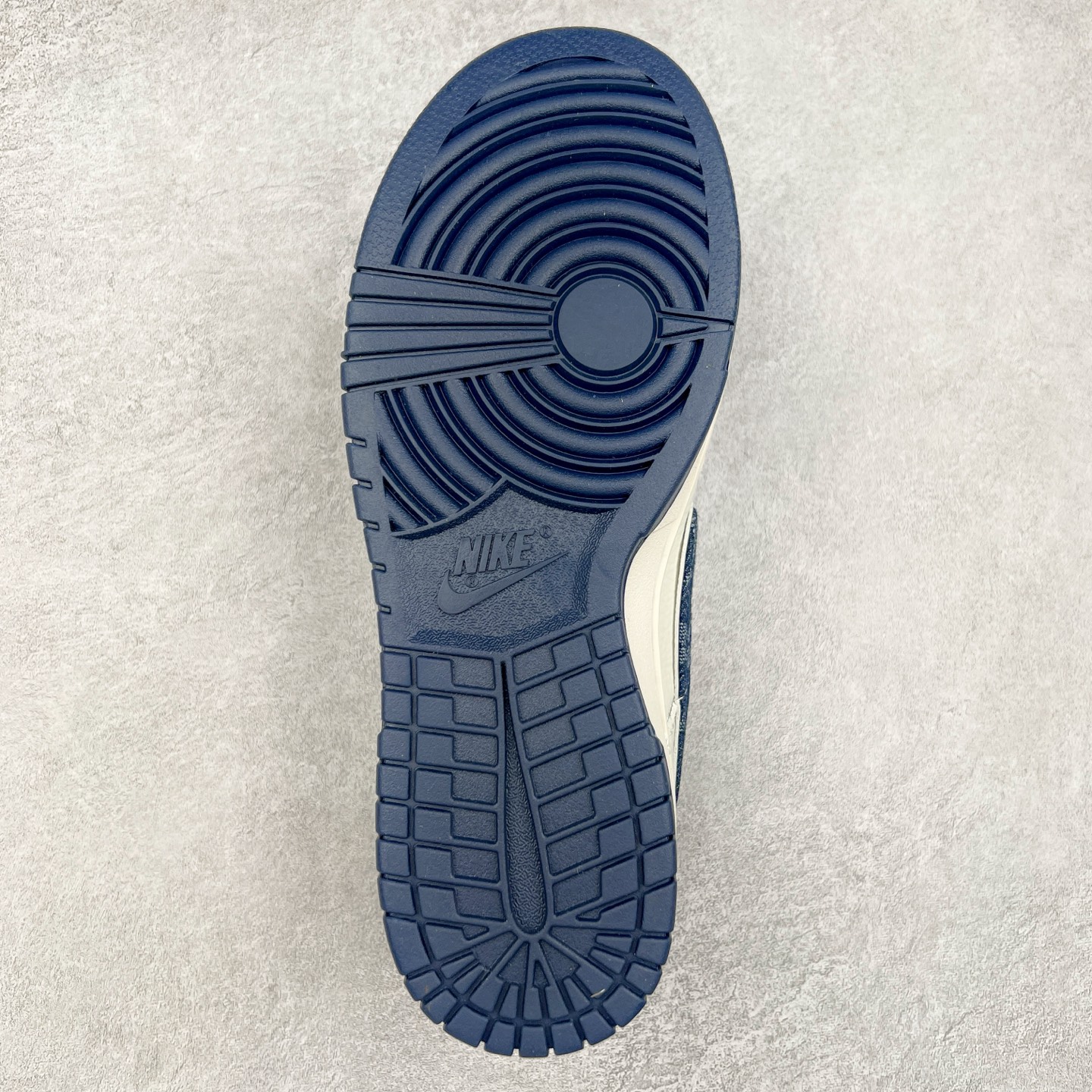 图片[9]-NK Dunk Low 定制配色 XB3802-360 大厂出品 极力推荐 原装头层材料 独家版型蒸餾加工帶來的是更好的视觉和脚感体验大厂纯原品质出货 清洁度 电绣工艺 皮料切割干净无任何毛边 细节完美 实拍调校N版已经零色差零失真 百分百还原实物色彩所见即所得 不存在货不对板色差等低级问题 选购参考实物拍摄 不混卖不参货 只用心做好货严格选品 承诺混一赔十 尺码：36 36.5 37.5 38 38.5 39 40 40.5 41 42 42.5 43 44 44.5 45-选品中心