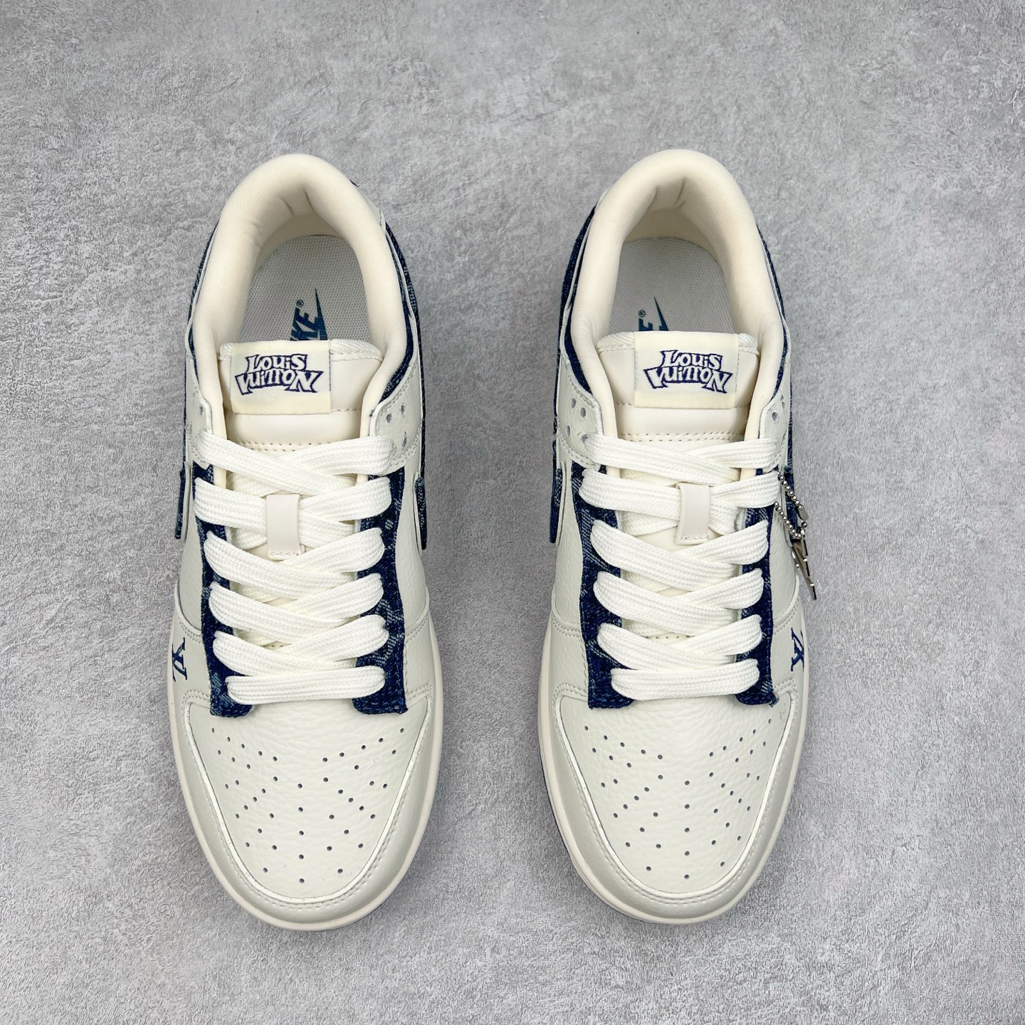 图片[2]-NK Dunk Low 定制配色 XB3802-360 大厂出品 极力推荐 原装头层材料 独家版型蒸餾加工帶來的是更好的视觉和脚感体验大厂纯原品质出货 清洁度 电绣工艺 皮料切割干净无任何毛边 细节完美 实拍调校N版已经零色差零失真 百分百还原实物色彩所见即所得 不存在货不对板色差等低级问题 选购参考实物拍摄 不混卖不参货 只用心做好货严格选品 承诺混一赔十 尺码：36 36.5 37.5 38 38.5 39 40 40.5 41 42 42.5 43 44 44.5 45-选品中心