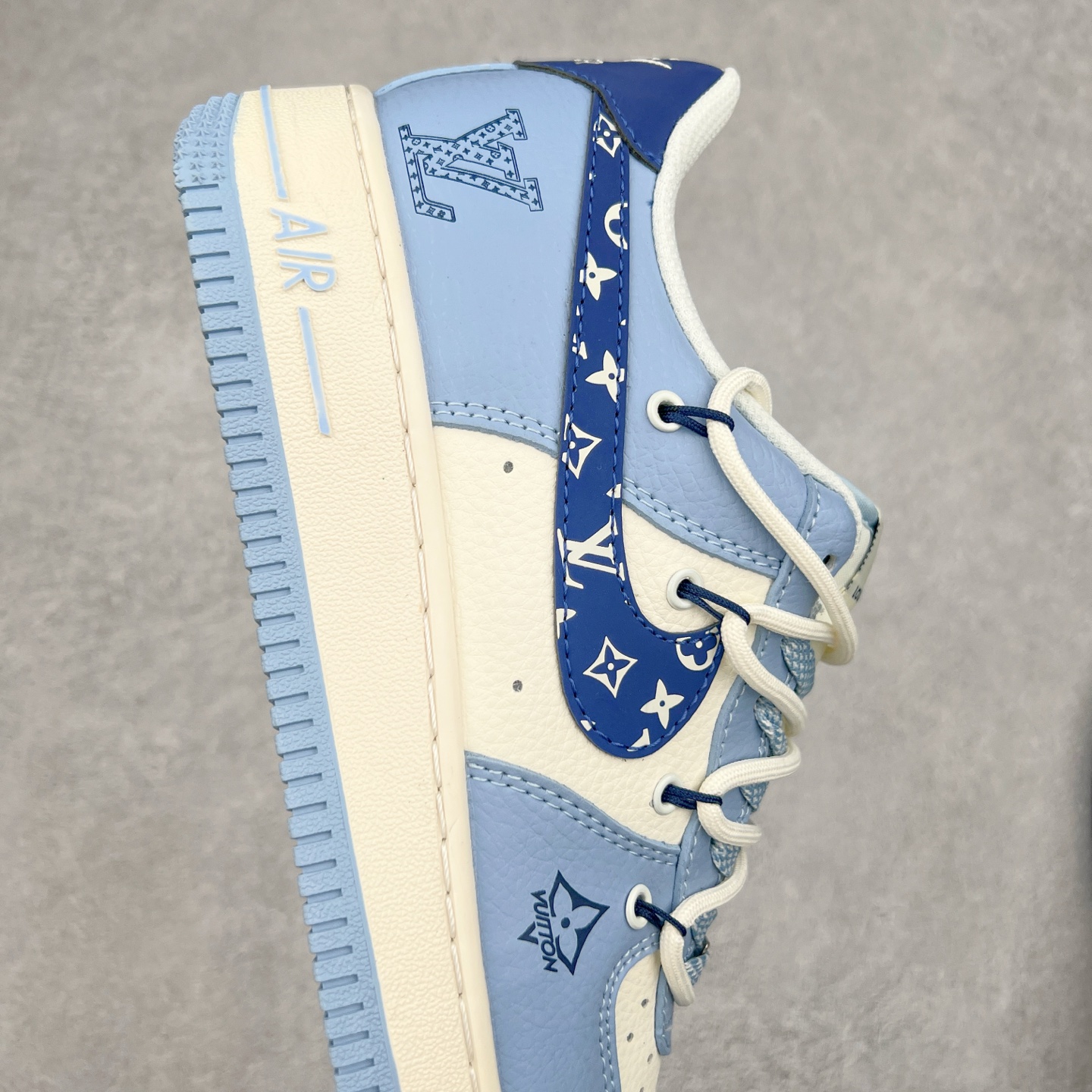 图片[6]-NK Air Force 1´07 Low 空军一号低帮百搭休闲运动板鞋 DM6868-059 柔软、弹性十足的缓震性能和出色的中底设计 横跨复古与现代的外型结合 造就出风靡全球 三十多年的Force 1 直到今天还深受青睐 实拍调校N版已经零色差零失真 百分百还原实物色彩所见即所得 不存在货不对板色差等低级问题 选购参考实物拍摄 不混卖不参货 只用心做好货严格选品 承诺混一赔十 尺码：36 36.5 37.5 38 38.5 39 40 40.5 41 42 42.5 43 44 44.5 45-选品中心