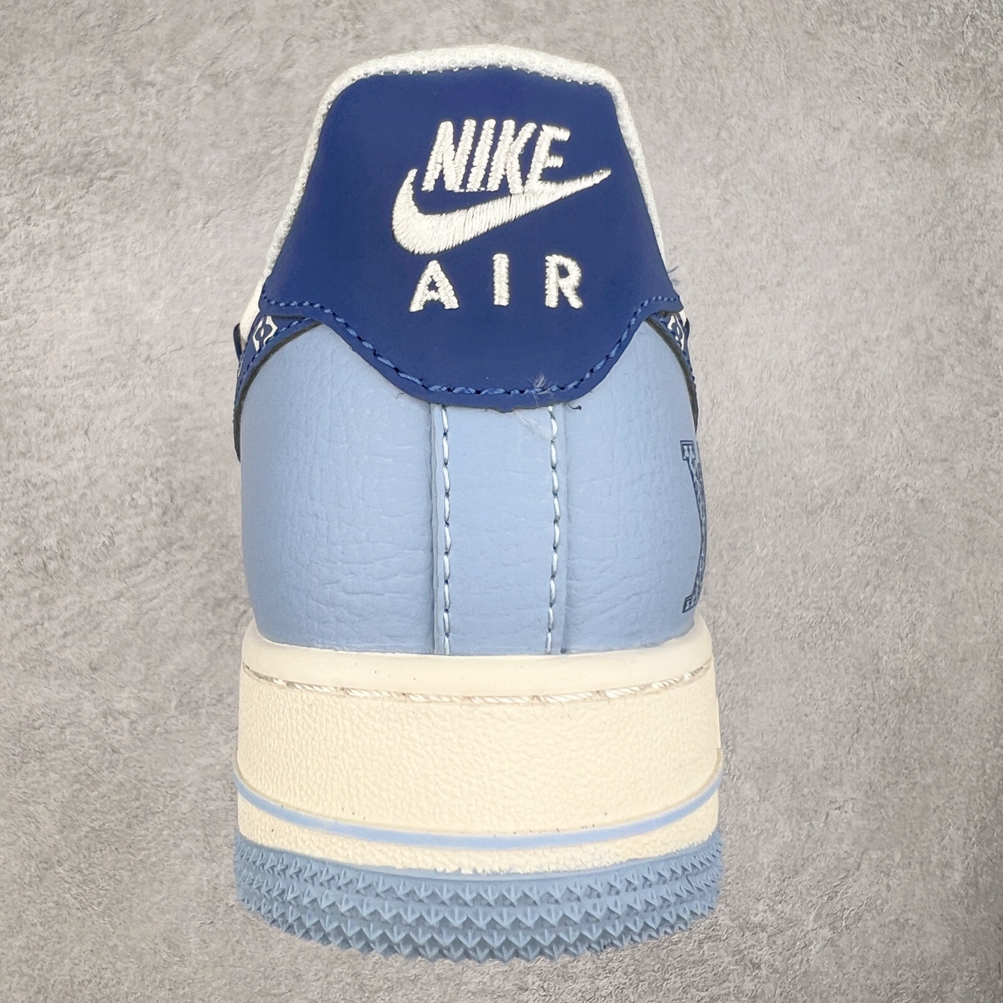 图片[8]-NK Air Force 1´07 Low 空军一号低帮百搭休闲运动板鞋 DM6868-059 柔软、弹性十足的缓震性能和出色的中底设计 横跨复古与现代的外型结合 造就出风靡全球 三十多年的Force 1 直到今天还深受青睐 实拍调校N版已经零色差零失真 百分百还原实物色彩所见即所得 不存在货不对板色差等低级问题 选购参考实物拍摄 不混卖不参货 只用心做好货严格选品 承诺混一赔十 尺码：36 36.5 37.5 38 38.5 39 40 40.5 41 42 42.5 43 44 44.5 45-选品中心