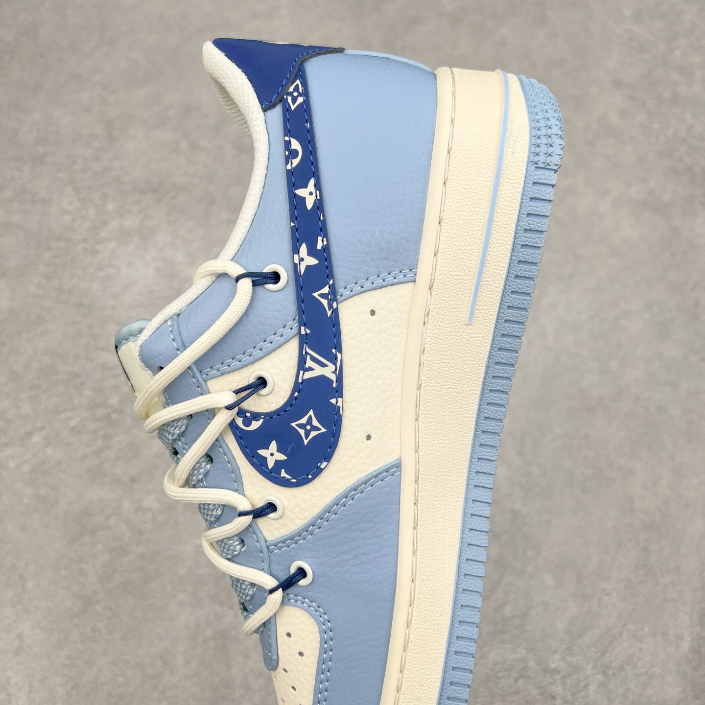 图片[7]-NK Air Force 1´07 Low 空军一号低帮百搭休闲运动板鞋 DM6868-059 柔软、弹性十足的缓震性能和出色的中底设计 横跨复古与现代的外型结合 造就出风靡全球 三十多年的Force 1 直到今天还深受青睐 实拍调校N版已经零色差零失真 百分百还原实物色彩所见即所得 不存在货不对板色差等低级问题 选购参考实物拍摄 不混卖不参货 只用心做好货严格选品 承诺混一赔十 尺码：36 36.5 37.5 38 38.5 39 40 40.5 41 42 42.5 43 44 44.5 45-选品中心