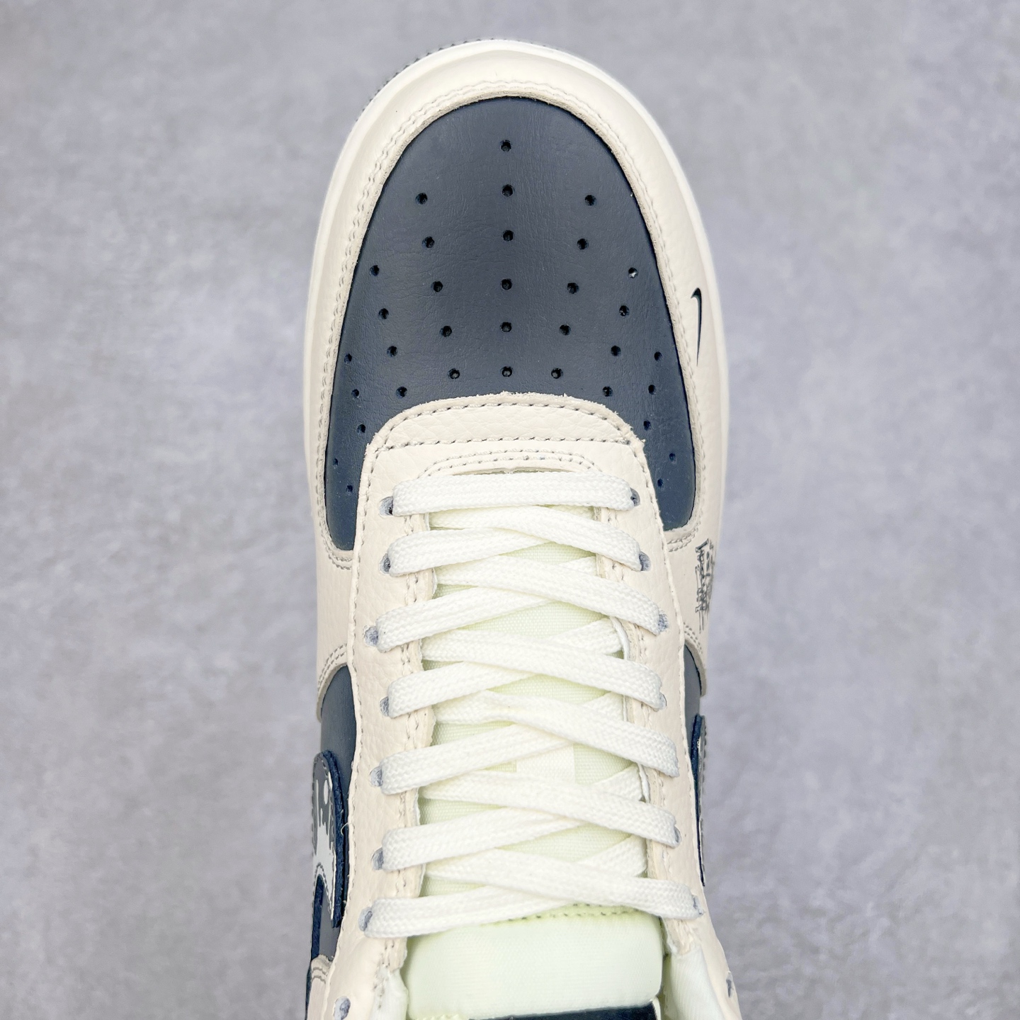 图片[4]-NK Air Force 1´07 Low 空军一号低帮百搭休闲运动板鞋 DF0188-042 柔软、弹性十足的缓震性能和出色的中底设计 横跨复古与现代的外型结合 造就出风靡全球 三十多年的Force 1 直到今天还深受青睐 实拍调校N版已经零色差零失真 百分百还原实物色彩所见即所得 不存在货不对板色差等低级问题 选购参考实物拍摄 不混卖不参货 只用心做好货严格选品 承诺混一赔十 尺码：36 36.5 37.5 38 38.5 39 40 40.5 41 42 42.5 43 44 44.5 45-选品中心