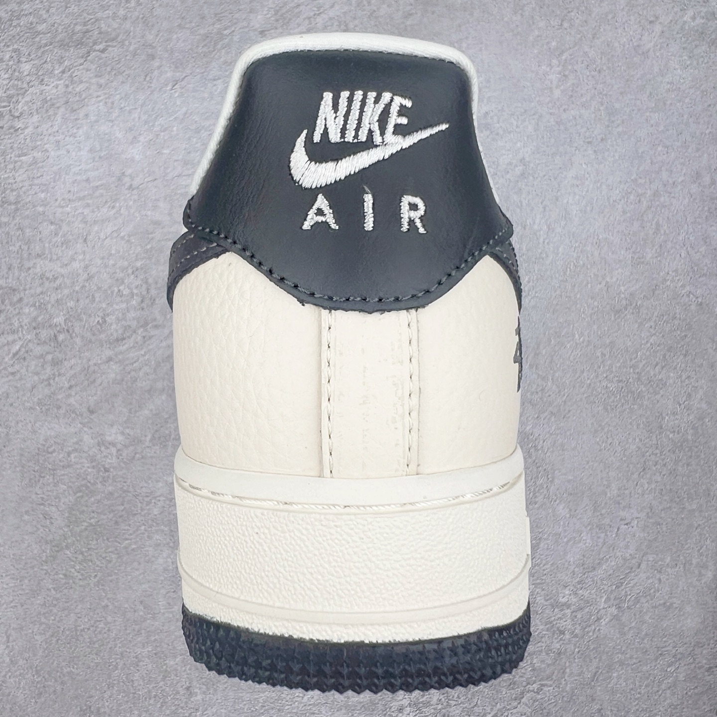 图片[8]-NK Air Force 1´07 Low 空军一号低帮百搭休闲运动板鞋 DF0188-042 柔软、弹性十足的缓震性能和出色的中底设计 横跨复古与现代的外型结合 造就出风靡全球 三十多年的Force 1 直到今天还深受青睐 实拍调校N版已经零色差零失真 百分百还原实物色彩所见即所得 不存在货不对板色差等低级问题 选购参考实物拍摄 不混卖不参货 只用心做好货严格选品 承诺混一赔十 尺码：36 36.5 37.5 38 38.5 39 40 40.5 41 42 42.5 43 44 44.5 45-选品中心