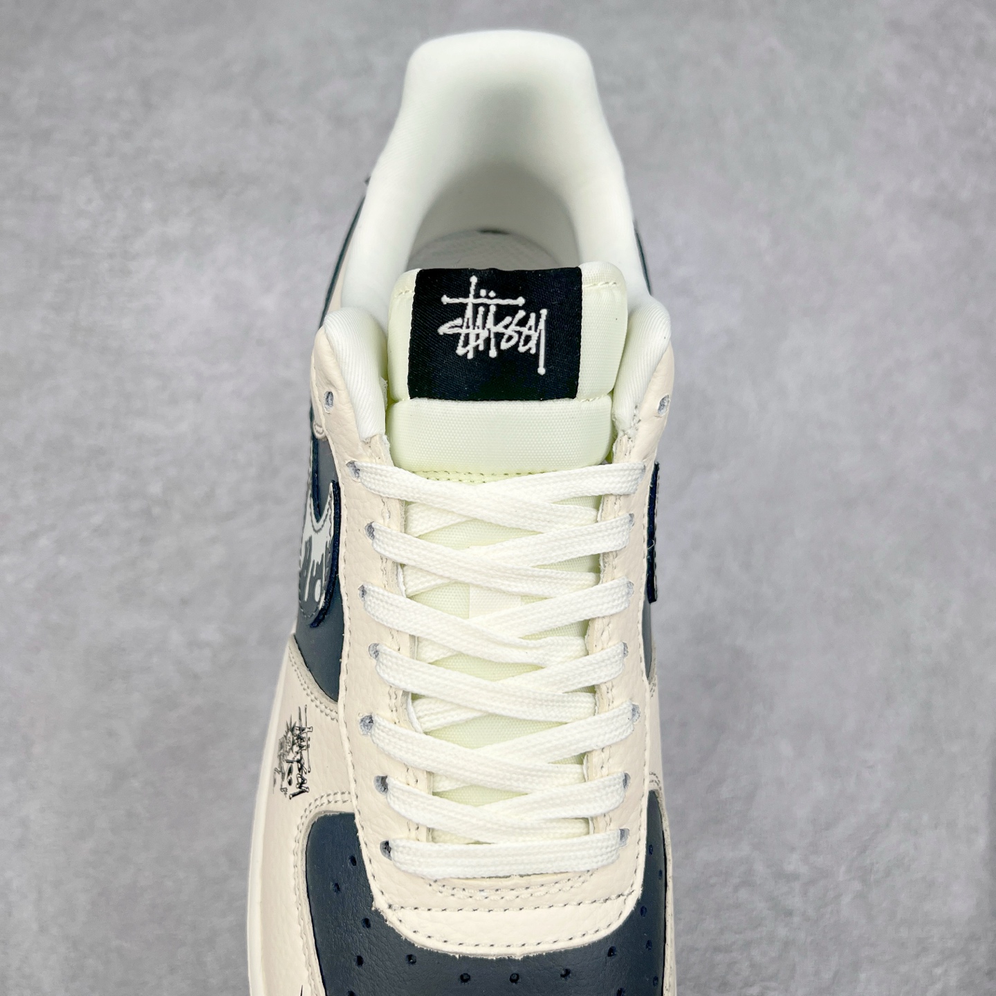 图片[5]-NK Air Force 1´07 Low 空军一号低帮百搭休闲运动板鞋 DF0188-042 柔软、弹性十足的缓震性能和出色的中底设计 横跨复古与现代的外型结合 造就出风靡全球 三十多年的Force 1 直到今天还深受青睐 实拍调校N版已经零色差零失真 百分百还原实物色彩所见即所得 不存在货不对板色差等低级问题 选购参考实物拍摄 不混卖不参货 只用心做好货严格选品 承诺混一赔十 尺码：36 36.5 37.5 38 38.5 39 40 40.5 41 42 42.5 43 44 44.5 45-选品中心