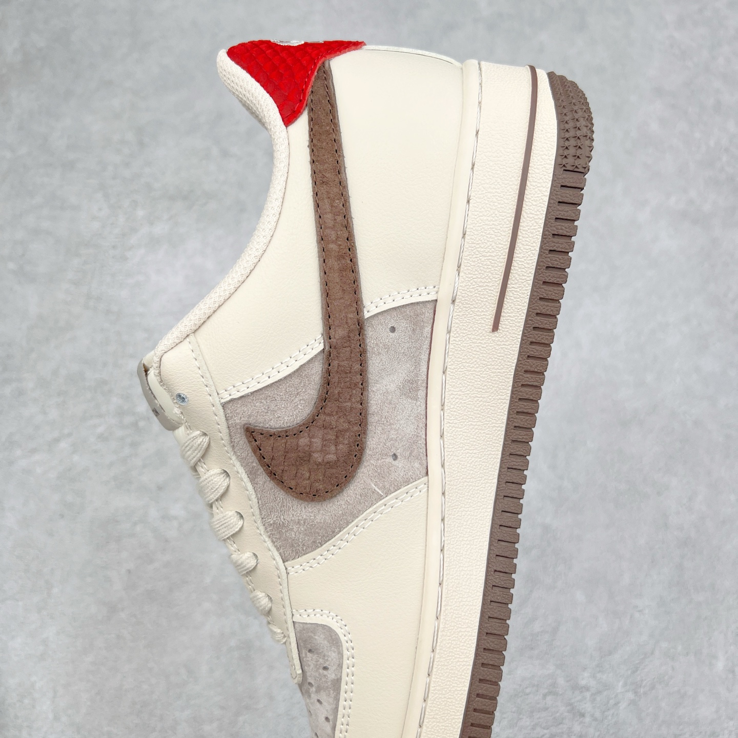 图片[7]-NK Air Force 1´07 Low 空军一号低帮百搭休闲运动板鞋 XX3168-129 柔软、弹性十足的缓震性能和出色的中底设计 横跨复古与现代的外型结合 造就出风靡全球 三十多年的Force 1 直到今天还深受青睐 实拍调校N版已经零色差零失真 百分百还原实物色彩所见即所得 不存在货不对板色差等低级问题 选购参考实物拍摄 不混卖不参货 只用心做好货严格选品 承诺混一赔十 尺码：36 36.5 37.5 38 38.5 39 40 40.5 41 42 42.5 43 44 44.5 45-选品中心