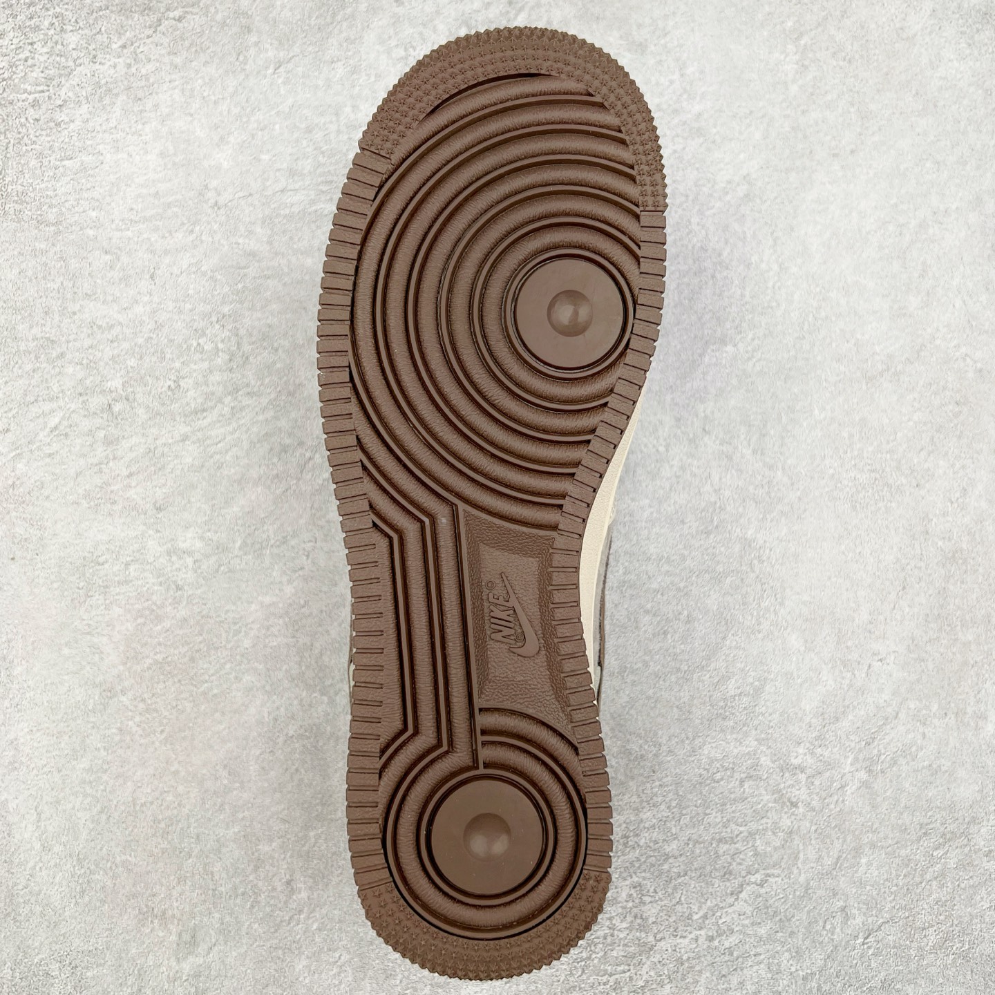 图片[9]-NK Air Force 1´07 Low 空军一号低帮百搭休闲运动板鞋 XX3168-129 柔软、弹性十足的缓震性能和出色的中底设计 横跨复古与现代的外型结合 造就出风靡全球 三十多年的Force 1 直到今天还深受青睐 实拍调校N版已经零色差零失真 百分百还原实物色彩所见即所得 不存在货不对板色差等低级问题 选购参考实物拍摄 不混卖不参货 只用心做好货严格选品 承诺混一赔十 尺码：36 36.5 37.5 38 38.5 39 40 40.5 41 42 42.5 43 44 44.5 45-选品中心