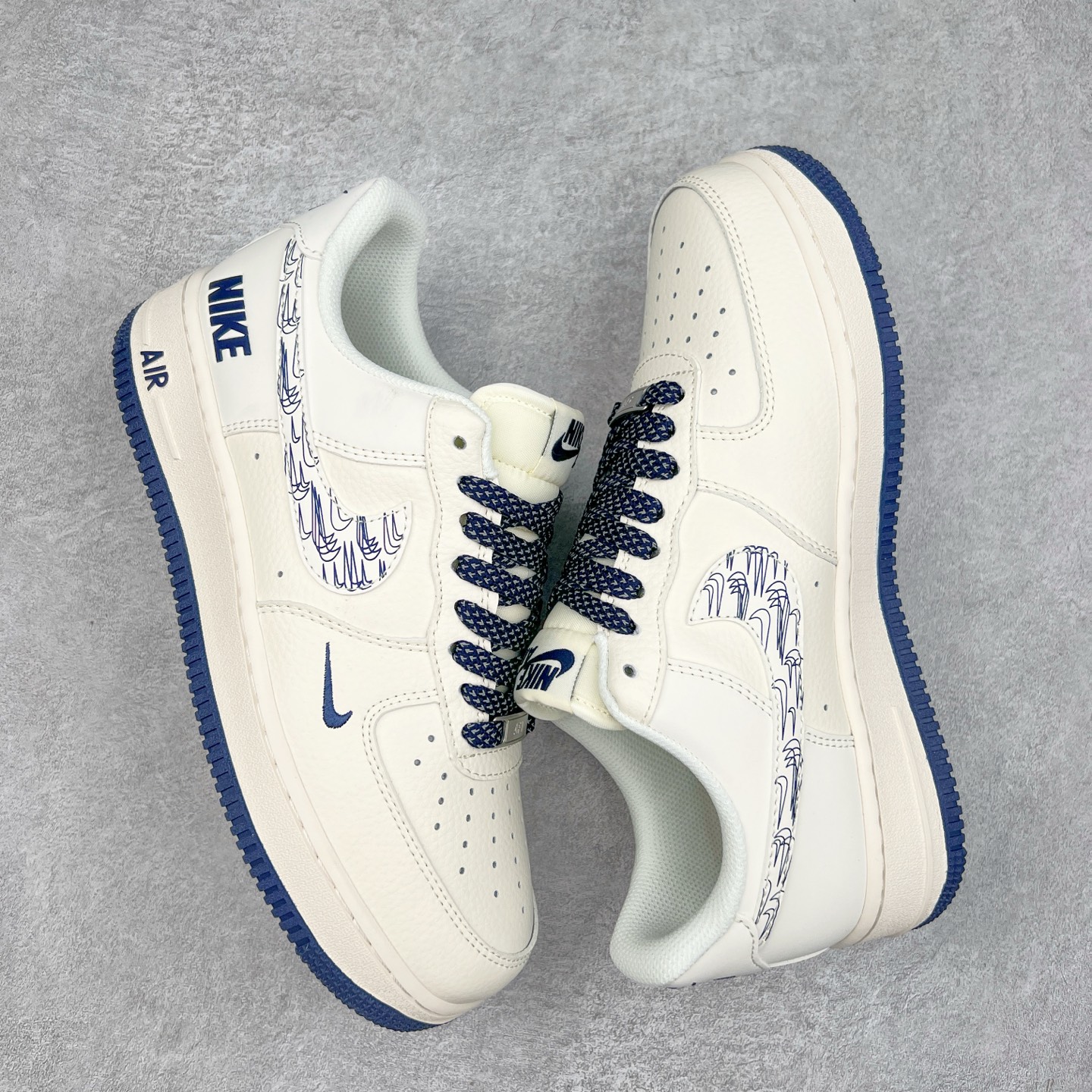 图片[3]-NK Air Force 1´07 Low 空军一号低帮百搭休闲运动板鞋 HH7518-047 柔软、弹性十足的缓震性能和出色的中底设计 横跨复古与现代的外型结合 造就出风靡全球 三十多年的Force 1 直到今天还深受青睐 实拍调校N版已经零色差零失真 百分百还原实物色彩所见即所得 不存在货不对板色差等低级问题 选购参考实物拍摄 不混卖不参货 只用心做好货严格选品 承诺混一赔十 尺码：36 36.5 37.5 38 38.5 39 40 40.5 41 42 42.5 43 44 44.5 45-选品中心