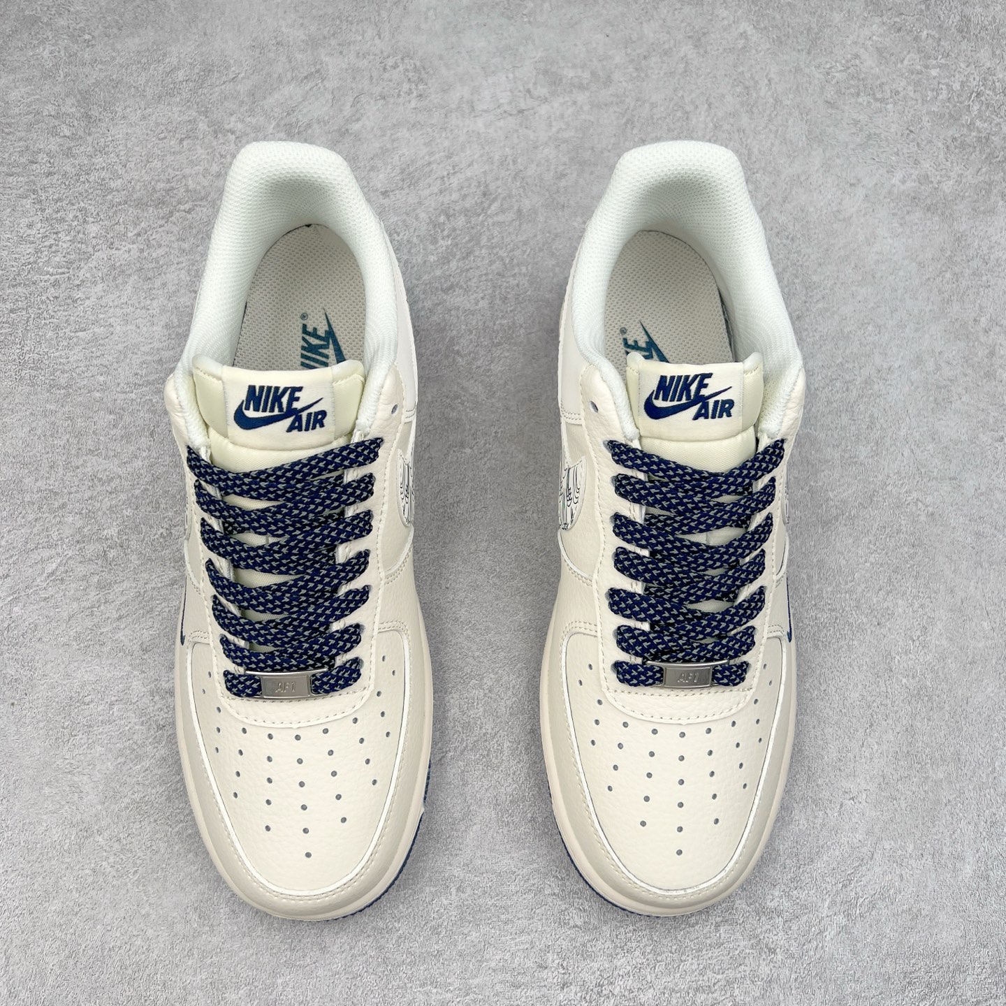 图片[2]-NK Air Force 1´07 Low 空军一号低帮百搭休闲运动板鞋 HH7518-047 柔软、弹性十足的缓震性能和出色的中底设计 横跨复古与现代的外型结合 造就出风靡全球 三十多年的Force 1 直到今天还深受青睐 实拍调校N版已经零色差零失真 百分百还原实物色彩所见即所得 不存在货不对板色差等低级问题 选购参考实物拍摄 不混卖不参货 只用心做好货严格选品 承诺混一赔十 尺码：36 36.5 37.5 38 38.5 39 40 40.5 41 42 42.5 43 44 44.5 45-选品中心