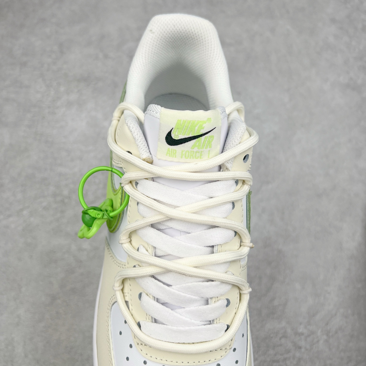 图片[5]-NK Air Force 1´07 Low 空军一号低帮百搭休闲运动板鞋 YY2023-315 柔软、弹性十足的缓震性能和出色的中底设计 横跨复古与现代的外型结合 造就出风靡全球 三十多年的Force 1 直到今天还深受青睐 实拍调校N版已经零色差零失真 百分百还原实物色彩所见即所得 不存在货不对板色差等低级问题 选购参考实物拍摄 不混卖不参货 只用心做好货严格选品 承诺混一赔十 尺码：36 36.5 37.5 38 38.5 39 40 40.5 41 42 42.5 43 44 44.5 45-选品中心