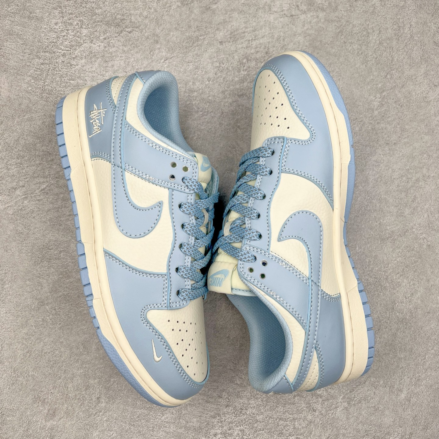 图片[3]-NK Dunk Low 定制配色 BB9898-004 大厂出品 极力推荐 原装头层材料 独家版型蒸餾加工帶來的是更好的视觉和脚感体验大厂纯原品质出货 清洁度 电绣工艺 皮料切割干净无任何毛边 细节完美 实拍调校N版已经零色差零失真 百分百还原实物色彩所见即所得 不存在货不对板色差等低级问题 选购参考实物拍摄 不混卖不参货 只用心做好货严格选品 承诺混一赔十 尺码：36 36.5 37.5 38 38.5 39 40 40.5 41 42 42.5 43 44 44.5 45-选品中心