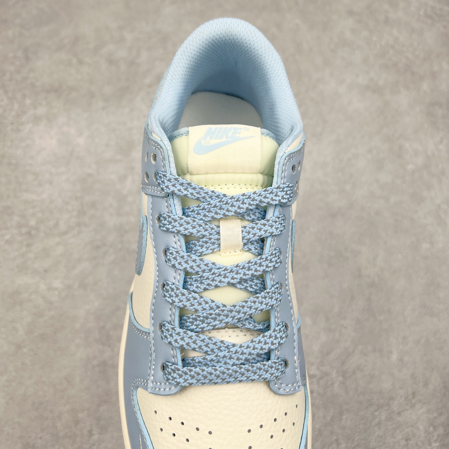 图片[5]-NK Dunk Low 定制配色 BB9898-004 大厂出品 极力推荐 原装头层材料 独家版型蒸餾加工帶來的是更好的视觉和脚感体验大厂纯原品质出货 清洁度 电绣工艺 皮料切割干净无任何毛边 细节完美 实拍调校N版已经零色差零失真 百分百还原实物色彩所见即所得 不存在货不对板色差等低级问题 选购参考实物拍摄 不混卖不参货 只用心做好货严格选品 承诺混一赔十 尺码：36 36.5 37.5 38 38.5 39 40 40.5 41 42 42.5 43 44 44.5 45-选品中心