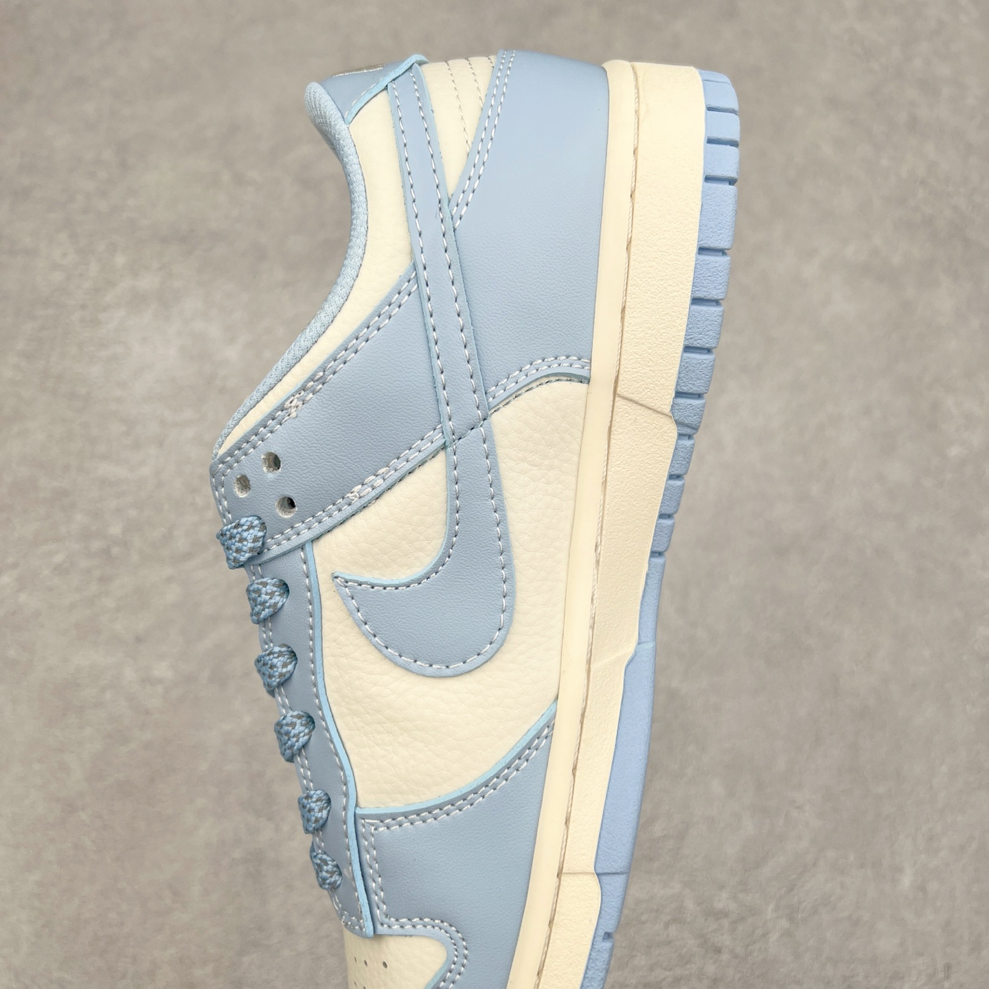 图片[7]-NK Dunk Low 定制配色 BB9898-004 大厂出品 极力推荐 原装头层材料 独家版型蒸餾加工帶來的是更好的视觉和脚感体验大厂纯原品质出货 清洁度 电绣工艺 皮料切割干净无任何毛边 细节完美 实拍调校N版已经零色差零失真 百分百还原实物色彩所见即所得 不存在货不对板色差等低级问题 选购参考实物拍摄 不混卖不参货 只用心做好货严格选品 承诺混一赔十 尺码：36 36.5 37.5 38 38.5 39 40 40.5 41 42 42.5 43 44 44.5 45-选品中心