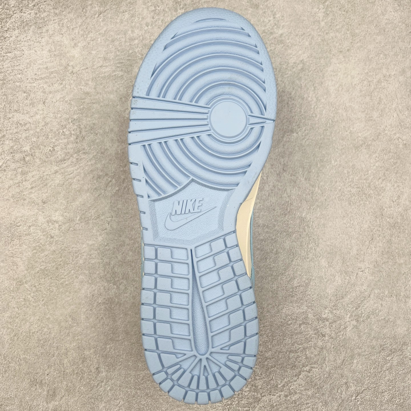 图片[9]-NK Dunk Low 定制配色 BB9898-004 大厂出品 极力推荐 原装头层材料 独家版型蒸餾加工帶來的是更好的视觉和脚感体验大厂纯原品质出货 清洁度 电绣工艺 皮料切割干净无任何毛边 细节完美 实拍调校N版已经零色差零失真 百分百还原实物色彩所见即所得 不存在货不对板色差等低级问题 选购参考实物拍摄 不混卖不参货 只用心做好货严格选品 承诺混一赔十 尺码：36 36.5 37.5 38 38.5 39 40 40.5 41 42 42.5 43 44 44.5 45-选品中心