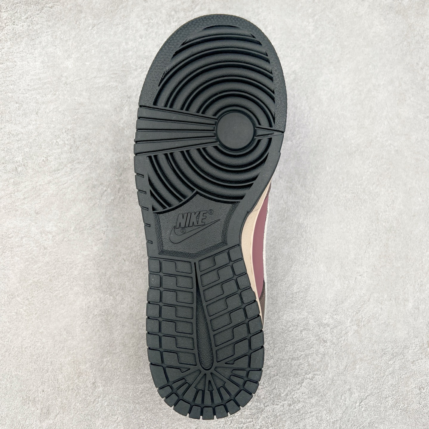 图片[9]-NK Dunk Low 定制配色 MU0232-362 大厂出品 极力推荐 原装头层材料 独家版型蒸餾加工帶來的是更好的视觉和脚感体验大厂纯原品质出货 清洁度 电绣工艺 皮料切割干净无任何毛边 细节完美 实拍调校N版已经零色差零失真 百分百还原实物色彩所见即所得 不存在货不对板色差等低级问题 选购参考实物拍摄 不混卖不参货 只用心做好货严格选品 承诺混一赔十 尺码：36 36.5 37.5 38 38.5 39 40 40.5 41 42 42.5 43 44 44.5 45-选品中心