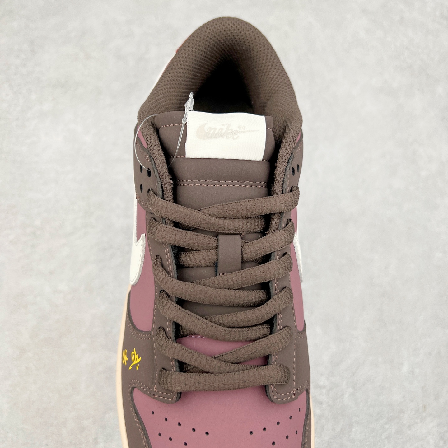 图片[5]-NK Dunk Low 定制配色 MU0232-362 大厂出品 极力推荐 原装头层材料 独家版型蒸餾加工帶來的是更好的视觉和脚感体验大厂纯原品质出货 清洁度 电绣工艺 皮料切割干净无任何毛边 细节完美 实拍调校N版已经零色差零失真 百分百还原实物色彩所见即所得 不存在货不对板色差等低级问题 选购参考实物拍摄 不混卖不参货 只用心做好货严格选品 承诺混一赔十 尺码：36 36.5 37.5 38 38.5 39 40 40.5 41 42 42.5 43 44 44.5 45-选品中心