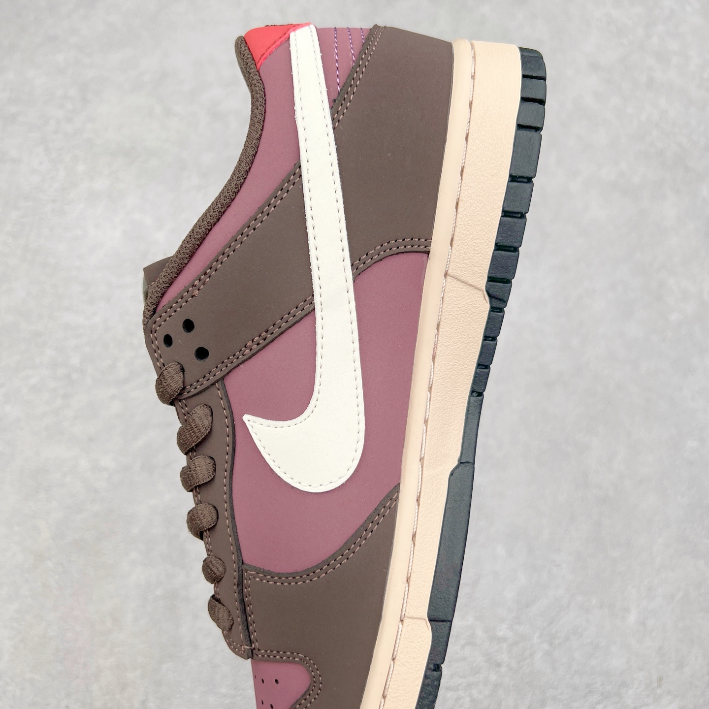 图片[7]-NK Dunk Low 定制配色 MU0232-362 大厂出品 极力推荐 原装头层材料 独家版型蒸餾加工帶來的是更好的视觉和脚感体验大厂纯原品质出货 清洁度 电绣工艺 皮料切割干净无任何毛边 细节完美 实拍调校N版已经零色差零失真 百分百还原实物色彩所见即所得 不存在货不对板色差等低级问题 选购参考实物拍摄 不混卖不参货 只用心做好货严格选品 承诺混一赔十 尺码：36 36.5 37.5 38 38.5 39 40 40.5 41 42 42.5 43 44 44.5 45-选品中心