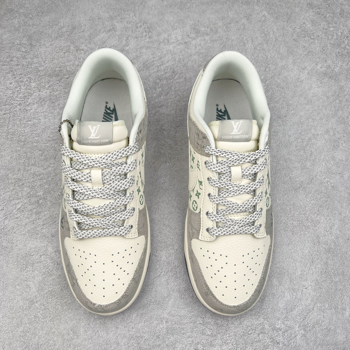 图片[2]-NK Dunk Low 定制配色 XX3168-141 大厂出品 极力推荐 原装头层材料 独家版型蒸餾加工帶來的是更好的视觉和脚感体验大厂纯原品质出货 清洁度 电绣工艺 皮料切割干净无任何毛边 细节完美 实拍调校N版已经零色差零失真 百分百还原实物色彩所见即所得 不存在货不对板色差等低级问题 选购参考实物拍摄 不混卖不参货 只用心做好货严格选品 承诺混一赔十 尺码：36 36.5 37.5 38 38.5 39 40 40.5 41 42 42.5 43 44 44.5 45-选品中心