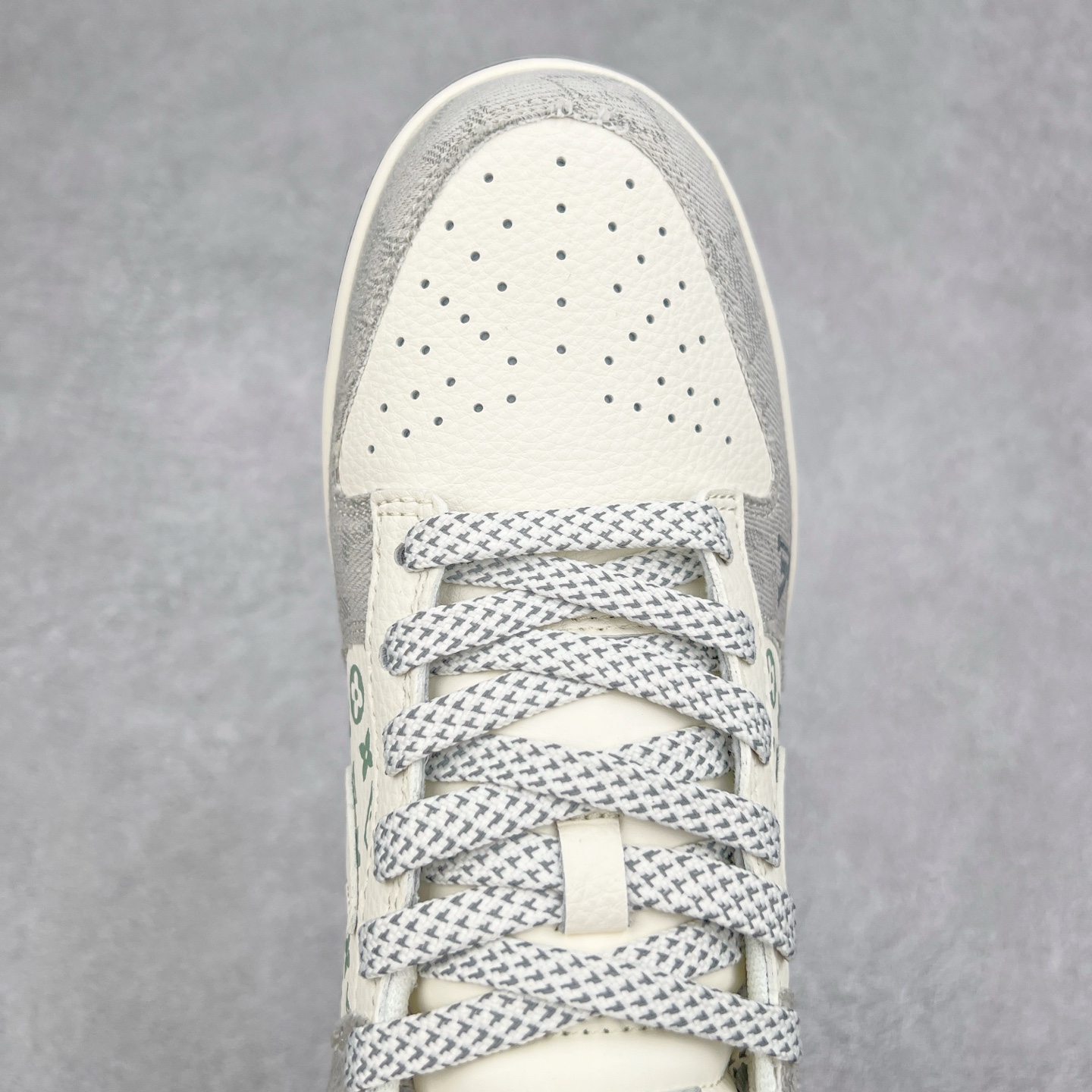 图片[4]-NK Dunk Low 定制配色 XX3168-141 大厂出品 极力推荐 原装头层材料 独家版型蒸餾加工帶來的是更好的视觉和脚感体验大厂纯原品质出货 清洁度 电绣工艺 皮料切割干净无任何毛边 细节完美 实拍调校N版已经零色差零失真 百分百还原实物色彩所见即所得 不存在货不对板色差等低级问题 选购参考实物拍摄 不混卖不参货 只用心做好货严格选品 承诺混一赔十 尺码：36 36.5 37.5 38 38.5 39 40 40.5 41 42 42.5 43 44 44.5 45-选品中心