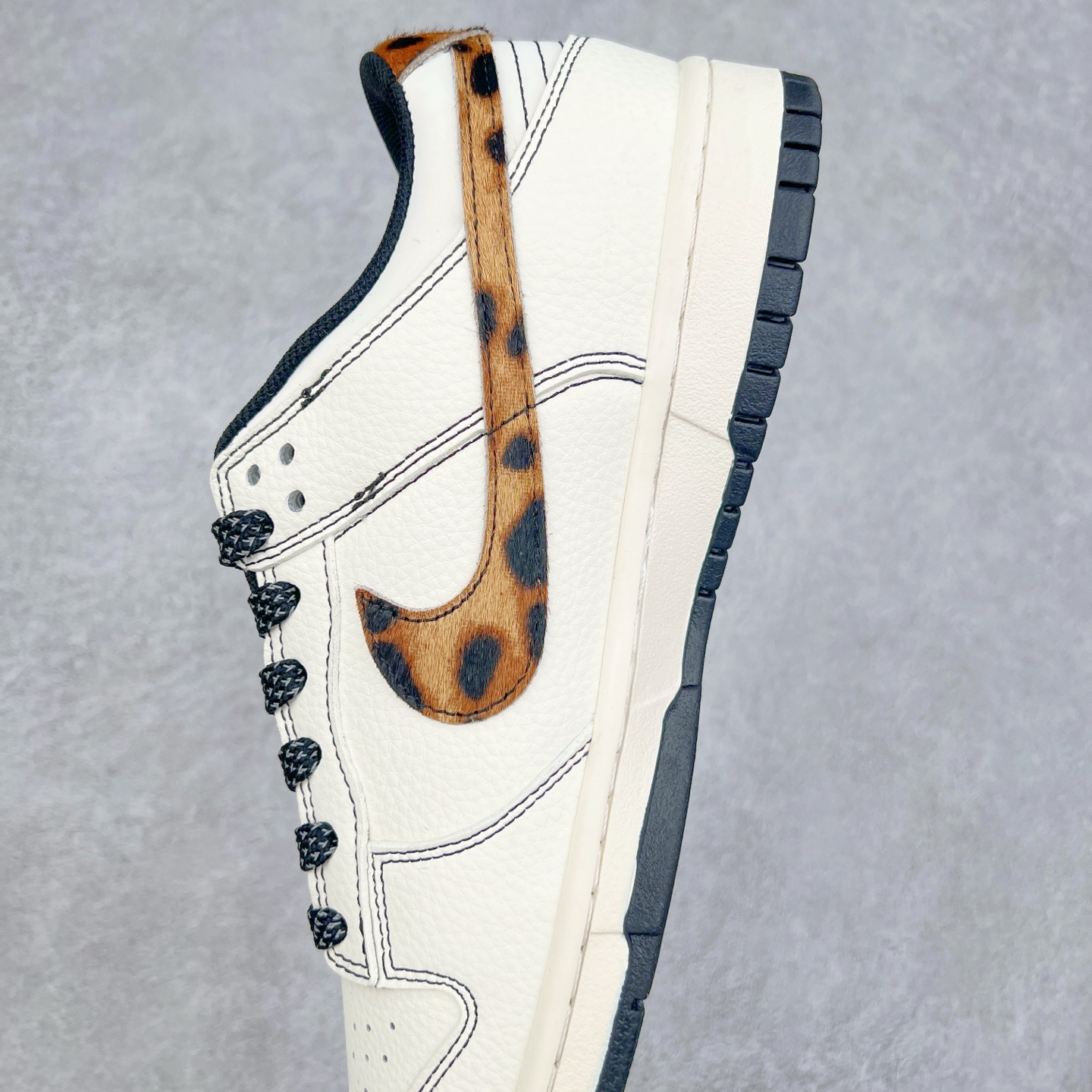 图片[7]-NK Dunk Low 定制配色 ZH2598-269 大厂出品 极力推荐 原装头层材料 独家版型蒸餾加工帶來的是更好的视觉和脚感体验大厂纯原品质出货 清洁度 电绣工艺 皮料切割干净无任何毛边 细节完美 实拍调校N版已经零色差零失真 百分百还原实物色彩所见即所得 不存在货不对板色差等低级问题 选购参考实物拍摄 不混卖不参货 只用心做好货严格选品 承诺混一赔十 尺码：36 36.5 37.5 38 38.5 39 40 40.5 41 42 42.5 43 44 44.5 45-选品中心