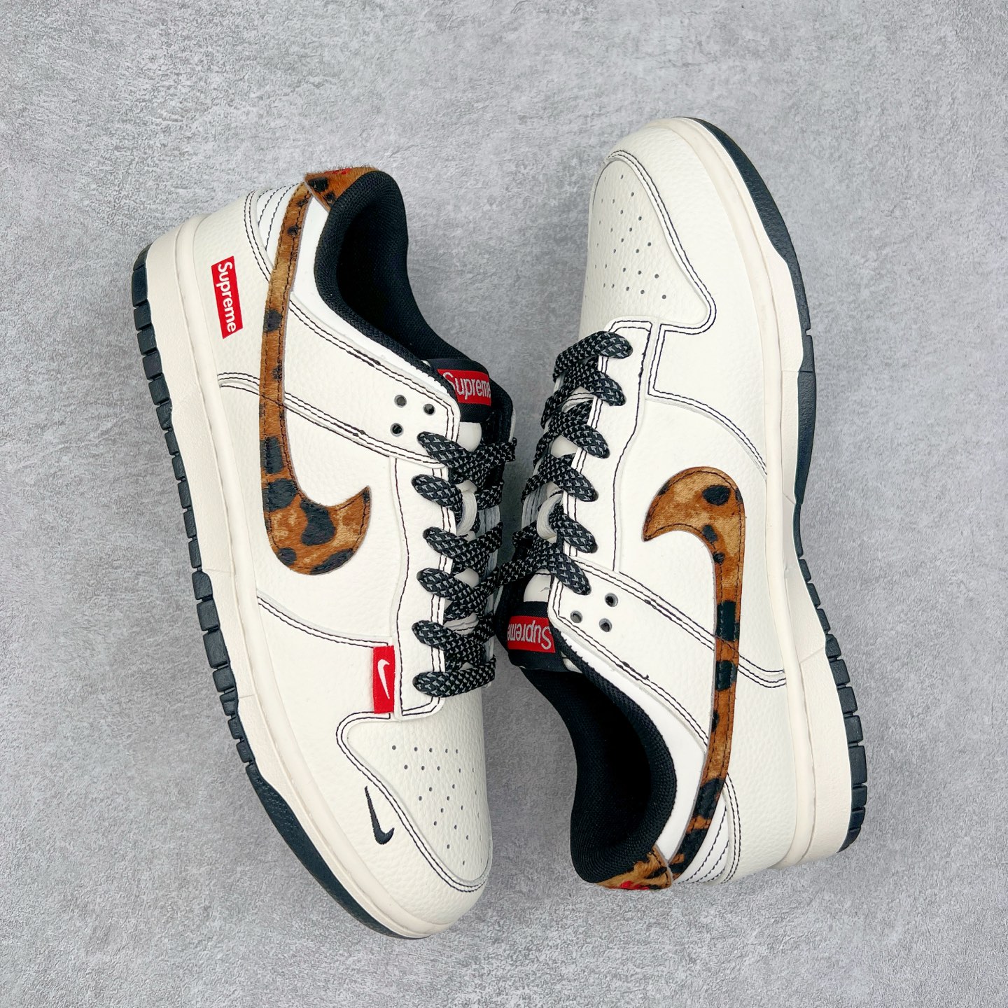 图片[3]-NK Dunk Low 定制配色 ZH2598-269 大厂出品 极力推荐 原装头层材料 独家版型蒸餾加工帶來的是更好的视觉和脚感体验大厂纯原品质出货 清洁度 电绣工艺 皮料切割干净无任何毛边 细节完美 实拍调校N版已经零色差零失真 百分百还原实物色彩所见即所得 不存在货不对板色差等低级问题 选购参考实物拍摄 不混卖不参货 只用心做好货严格选品 承诺混一赔十 尺码：36 36.5 37.5 38 38.5 39 40 40.5 41 42 42.5 43 44 44.5 45-选品中心