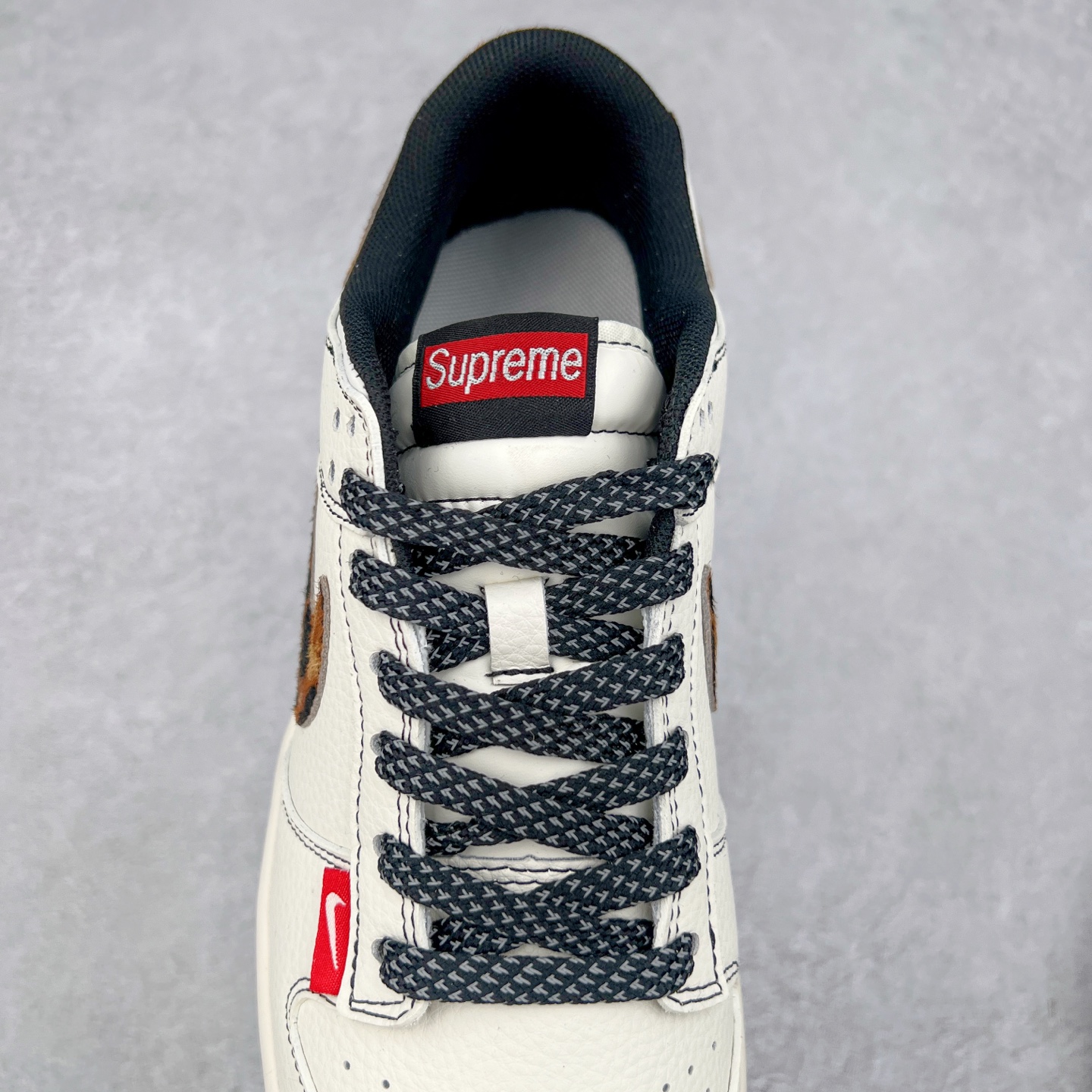 图片[5]-NK Dunk Low 定制配色 ZH2598-269 大厂出品 极力推荐 原装头层材料 独家版型蒸餾加工帶來的是更好的视觉和脚感体验大厂纯原品质出货 清洁度 电绣工艺 皮料切割干净无任何毛边 细节完美 实拍调校N版已经零色差零失真 百分百还原实物色彩所见即所得 不存在货不对板色差等低级问题 选购参考实物拍摄 不混卖不参货 只用心做好货严格选品 承诺混一赔十 尺码：36 36.5 37.5 38 38.5 39 40 40.5 41 42 42.5 43 44 44.5 45-选品中心