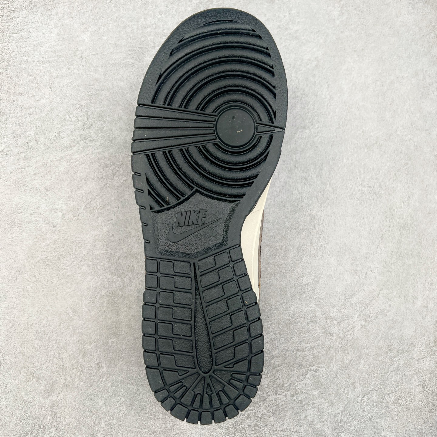 图片[9]-NK Dunk Low 定制配色 ZH2598-269 大厂出品 极力推荐 原装头层材料 独家版型蒸餾加工帶來的是更好的视觉和脚感体验大厂纯原品质出货 清洁度 电绣工艺 皮料切割干净无任何毛边 细节完美 实拍调校N版已经零色差零失真 百分百还原实物色彩所见即所得 不存在货不对板色差等低级问题 选购参考实物拍摄 不混卖不参货 只用心做好货严格选品 承诺混一赔十 尺码：36 36.5 37.5 38 38.5 39 40 40.5 41 42 42.5 43 44 44.5 45-选品中心