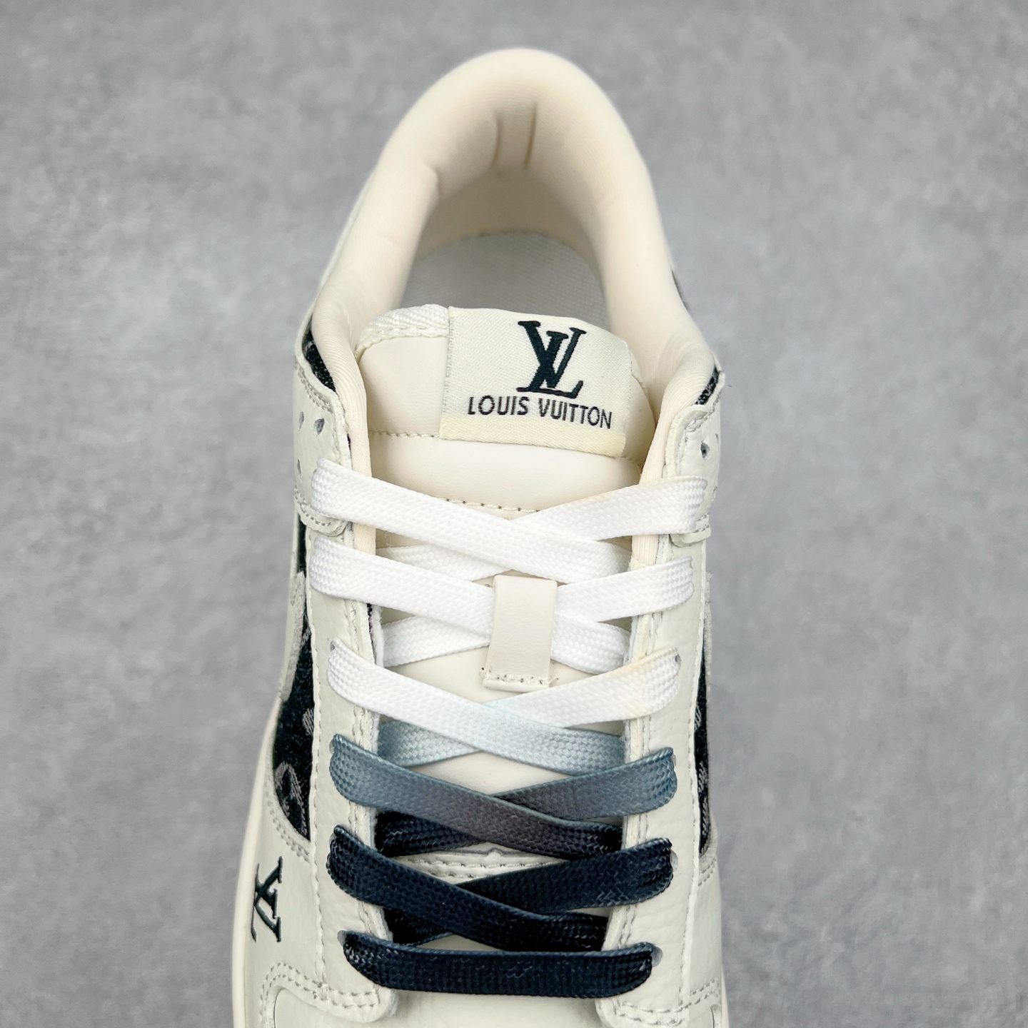 图片[5]-NK Dunk Low 定制配色 XB3802-357 大厂出品 极力推荐 原装头层材料 独家版型蒸餾加工帶來的是更好的视觉和脚感体验大厂纯原品质出货 清洁度 电绣工艺 皮料切割干净无任何毛边 细节完美 实拍调校N版已经零色差零失真 百分百还原实物色彩所见即所得 不存在货不对板色差等低级问题 选购参考实物拍摄 不混卖不参货 只用心做好货严格选品 承诺混一赔十 尺码：36 36.5 37.5 38 38.5 39 40 40.5 41 42 42.5 43 44 44.5 45-选品中心