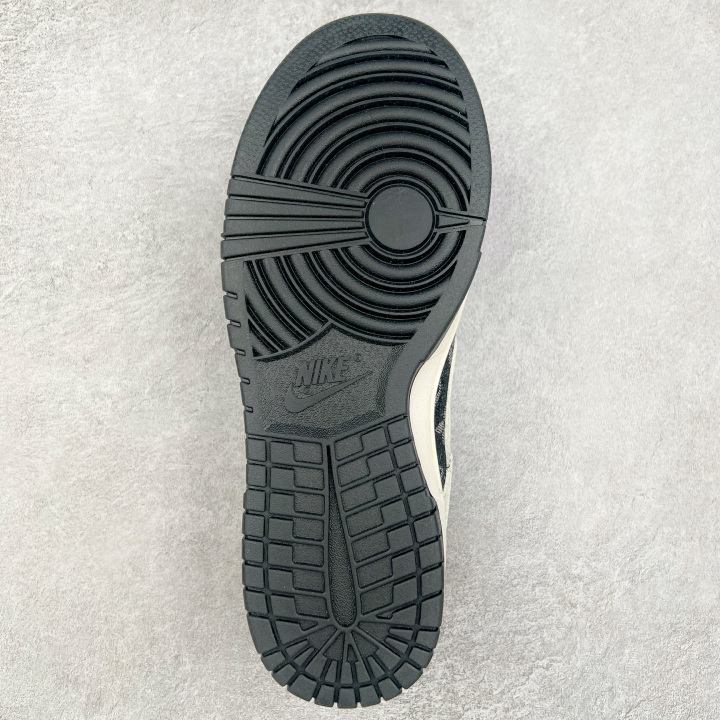 图片[9]-NK Dunk Low 定制配色 XB3802-357 大厂出品 极力推荐 原装头层材料 独家版型蒸餾加工帶來的是更好的视觉和脚感体验大厂纯原品质出货 清洁度 电绣工艺 皮料切割干净无任何毛边 细节完美 实拍调校N版已经零色差零失真 百分百还原实物色彩所见即所得 不存在货不对板色差等低级问题 选购参考实物拍摄 不混卖不参货 只用心做好货严格选品 承诺混一赔十 尺码：36 36.5 37.5 38 38.5 39 40 40.5 41 42 42.5 43 44 44.5 45-选品中心