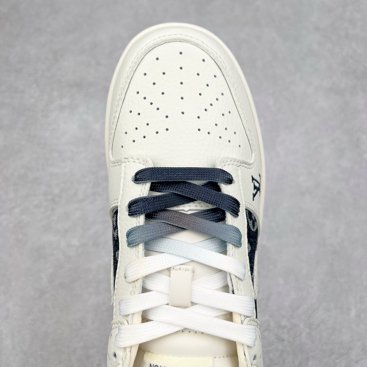 图片[4]-NK Dunk Low 定制配色 XB3802-357 大厂出品 极力推荐 原装头层材料 独家版型蒸餾加工帶來的是更好的视觉和脚感体验大厂纯原品质出货 清洁度 电绣工艺 皮料切割干净无任何毛边 细节完美 实拍调校N版已经零色差零失真 百分百还原实物色彩所见即所得 不存在货不对板色差等低级问题 选购参考实物拍摄 不混卖不参货 只用心做好货严格选品 承诺混一赔十 尺码：36 36.5 37.5 38 38.5 39 40 40.5 41 42 42.5 43 44 44.5 45-选品中心