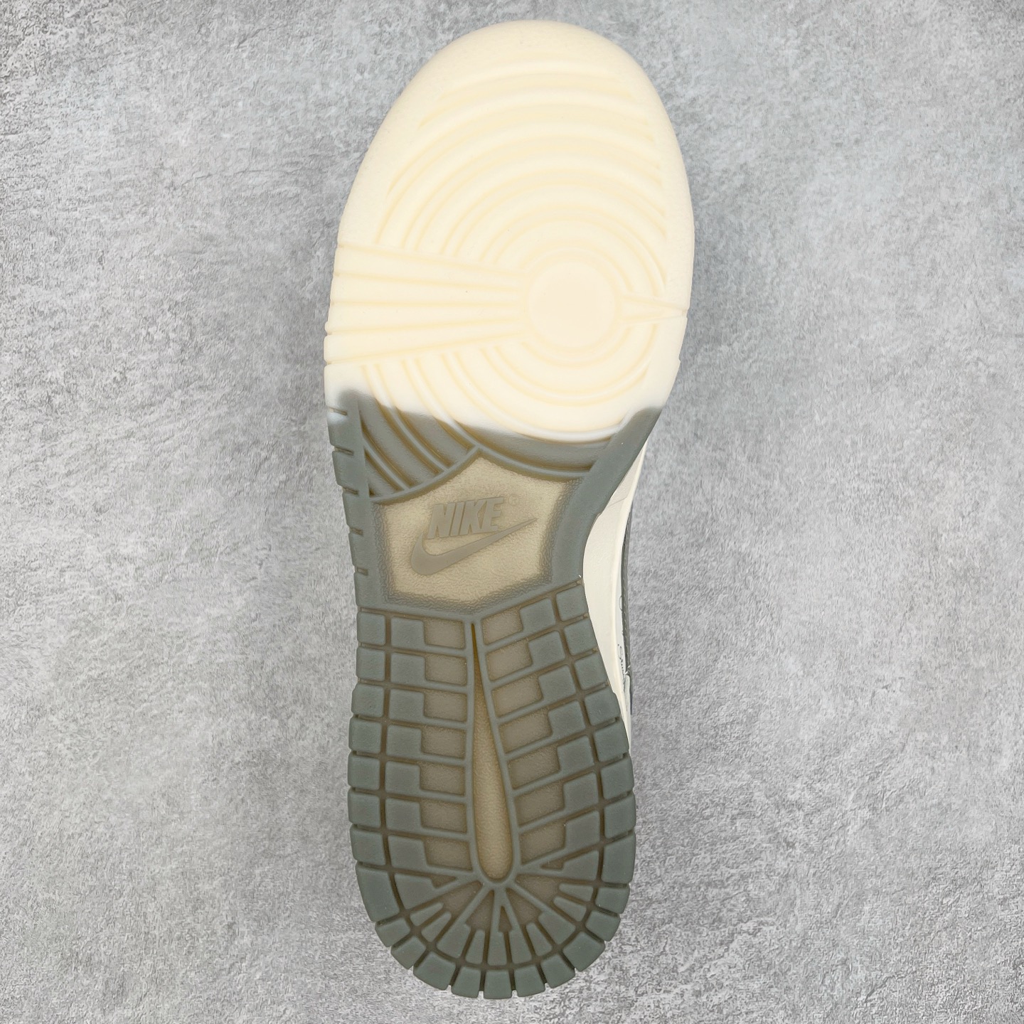 图片[9]-NK Dunk Low 定制配色 XX2025-206 大厂出品 极力推荐 原装头层材料 独家版型蒸餾加工帶來的是更好的视觉和脚感体验大厂纯原品质出货 清洁度 电绣工艺 皮料切割干净无任何毛边 细节完美 实拍调校N版已经零色差零失真 百分百还原实物色彩所见即所得 不存在货不对板色差等低级问题 选购参考实物拍摄 不混卖不参货 只用心做好货严格选品 承诺混一赔十 尺码：36 36.5 37.5 38 38.5 39 40 40.5 41 42 42.5 43 44 44.5 45-选品中心