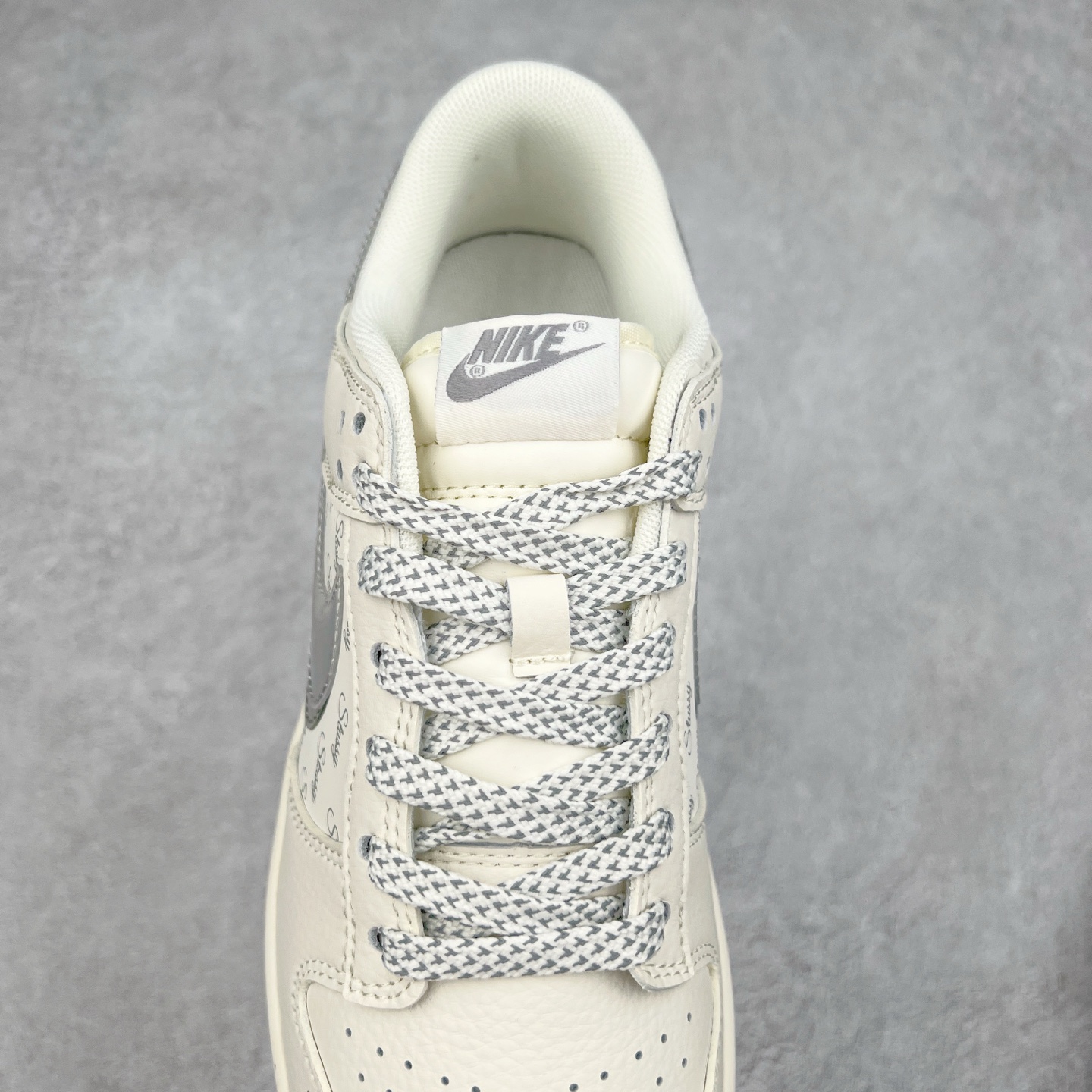 图片[5]-NK Dunk Low 定制配色 XX2025-206 大厂出品 极力推荐 原装头层材料 独家版型蒸餾加工帶來的是更好的视觉和脚感体验大厂纯原品质出货 清洁度 电绣工艺 皮料切割干净无任何毛边 细节完美 实拍调校N版已经零色差零失真 百分百还原实物色彩所见即所得 不存在货不对板色差等低级问题 选购参考实物拍摄 不混卖不参货 只用心做好货严格选品 承诺混一赔十 尺码：36 36.5 37.5 38 38.5 39 40 40.5 41 42 42.5 43 44 44.5 45-选品中心