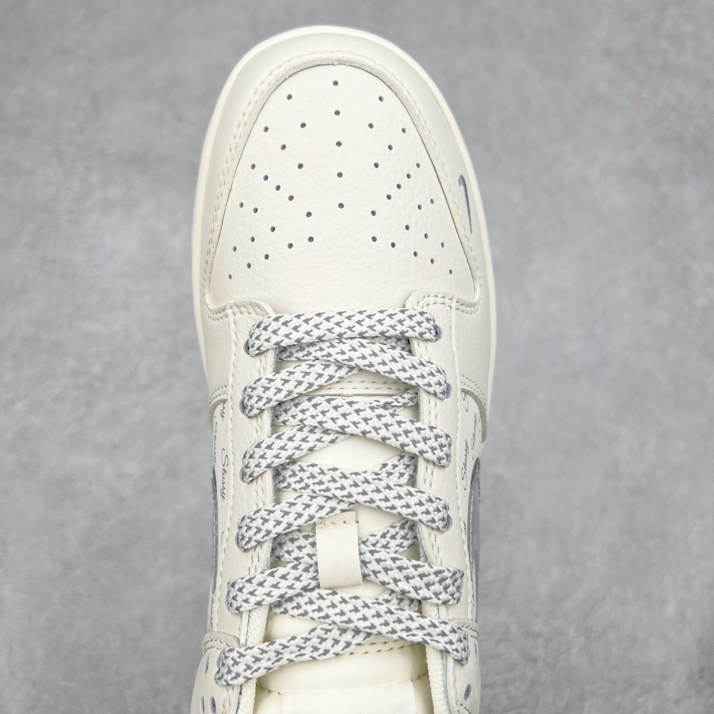 图片[4]-NK Dunk Low 定制配色 XX2025-206 大厂出品 极力推荐 原装头层材料 独家版型蒸餾加工帶來的是更好的视觉和脚感体验大厂纯原品质出货 清洁度 电绣工艺 皮料切割干净无任何毛边 细节完美 实拍调校N版已经零色差零失真 百分百还原实物色彩所见即所得 不存在货不对板色差等低级问题 选购参考实物拍摄 不混卖不参货 只用心做好货严格选品 承诺混一赔十 尺码：36 36.5 37.5 38 38.5 39 40 40.5 41 42 42.5 43 44 44.5 45-选品中心