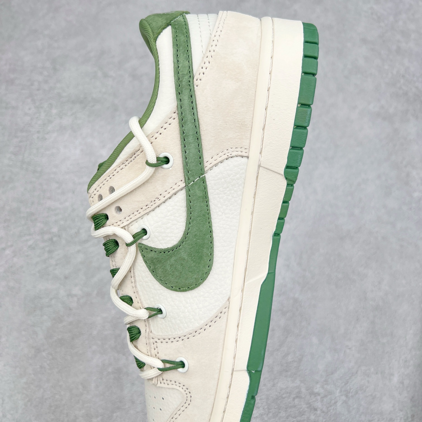 图片[7]-NK Dunk Low 定制配色 DM6868-094 大厂出品 极力推荐 原装头层材料 独家版型蒸餾加工帶來的是更好的视觉和脚感体验大厂纯原品质出货 清洁度 电绣工艺 皮料切割干净无任何毛边 细节完美 实拍调校N版已经零色差零失真 百分百还原实物色彩所见即所得 不存在货不对板色差等低级问题 选购参考实物拍摄 不混卖不参货 只用心做好货严格选品 承诺混一赔十 尺码：36 36.5 37.5 38 38.5 39 40 40.5 41 42 42.5 43 44 44.5 45-选品中心