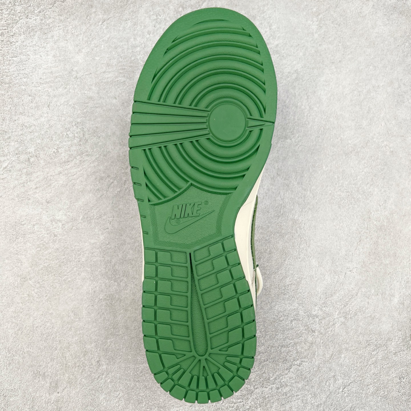 图片[9]-NK Dunk Low 定制配色 DM6868-094 大厂出品 极力推荐 原装头层材料 独家版型蒸餾加工帶來的是更好的视觉和脚感体验大厂纯原品质出货 清洁度 电绣工艺 皮料切割干净无任何毛边 细节完美 实拍调校N版已经零色差零失真 百分百还原实物色彩所见即所得 不存在货不对板色差等低级问题 选购参考实物拍摄 不混卖不参货 只用心做好货严格选品 承诺混一赔十 尺码：36 36.5 37.5 38 38.5 39 40 40.5 41 42 42.5 43 44 44.5 45-选品中心