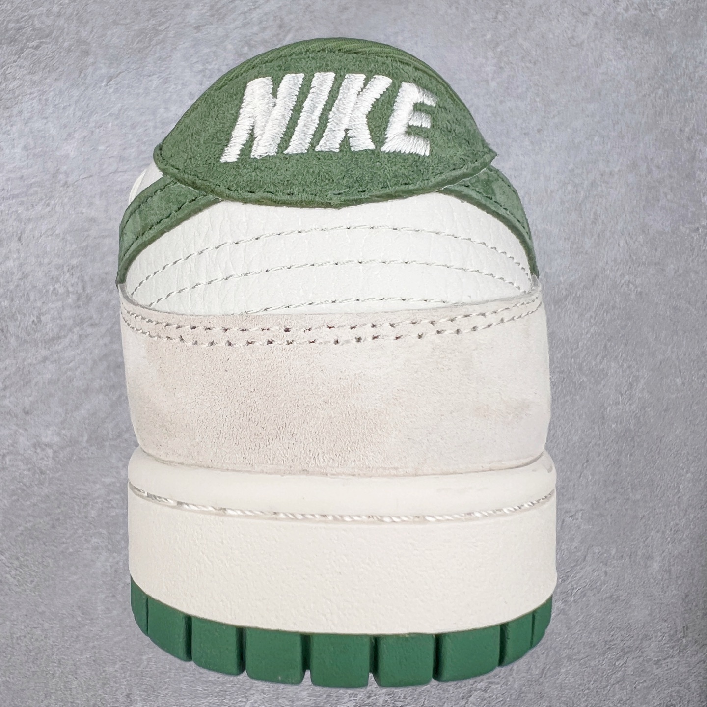 图片[8]-NK Dunk Low 定制配色 DM6868-094 大厂出品 极力推荐 原装头层材料 独家版型蒸餾加工帶來的是更好的视觉和脚感体验大厂纯原品质出货 清洁度 电绣工艺 皮料切割干净无任何毛边 细节完美 实拍调校N版已经零色差零失真 百分百还原实物色彩所见即所得 不存在货不对板色差等低级问题 选购参考实物拍摄 不混卖不参货 只用心做好货严格选品 承诺混一赔十 尺码：36 36.5 37.5 38 38.5 39 40 40.5 41 42 42.5 43 44 44.5 45-选品中心