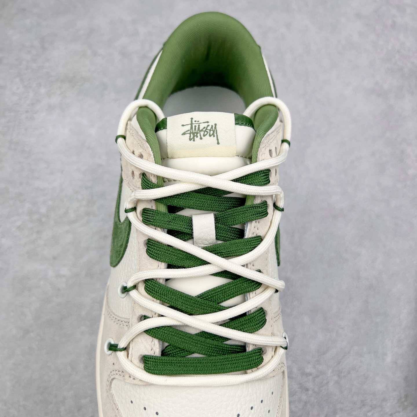 图片[5]-NK Dunk Low 定制配色 DM6868-094 大厂出品 极力推荐 原装头层材料 独家版型蒸餾加工帶來的是更好的视觉和脚感体验大厂纯原品质出货 清洁度 电绣工艺 皮料切割干净无任何毛边 细节完美 实拍调校N版已经零色差零失真 百分百还原实物色彩所见即所得 不存在货不对板色差等低级问题 选购参考实物拍摄 不混卖不参货 只用心做好货严格选品 承诺混一赔十 尺码：36 36.5 37.5 38 38.5 39 40 40.5 41 42 42.5 43 44 44.5 45-选品中心