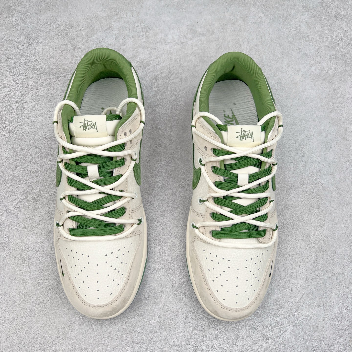 图片[2]-NK Dunk Low 定制配色 DM6868-094 大厂出品 极力推荐 原装头层材料 独家版型蒸餾加工帶來的是更好的视觉和脚感体验大厂纯原品质出货 清洁度 电绣工艺 皮料切割干净无任何毛边 细节完美 实拍调校N版已经零色差零失真 百分百还原实物色彩所见即所得 不存在货不对板色差等低级问题 选购参考实物拍摄 不混卖不参货 只用心做好货严格选品 承诺混一赔十 尺码：36 36.5 37.5 38 38.5 39 40 40.5 41 42 42.5 43 44 44.5 45-选品中心