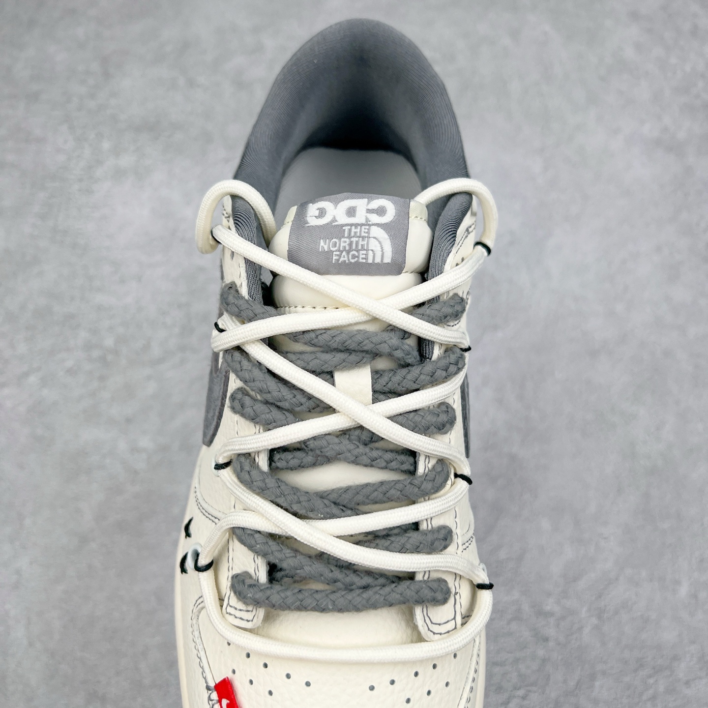 图片[5]-NK Dunk Low 定制配色 YX5066-285 大厂出品 极力推荐 原装头层材料 独家版型蒸餾加工帶來的是更好的视觉和脚感体验大厂纯原品质出货 清洁度 电绣工艺 皮料切割干净无任何毛边 细节完美 实拍调校N版已经零色差零失真 百分百还原实物色彩所见即所得 不存在货不对板色差等低级问题 选购参考实物拍摄 不混卖不参货 只用心做好货严格选品 承诺混一赔十 尺码：36 36.5 37.5 38 38.5 39 40 40.5 41 42 42.5 43 44 44.5 45-选品中心